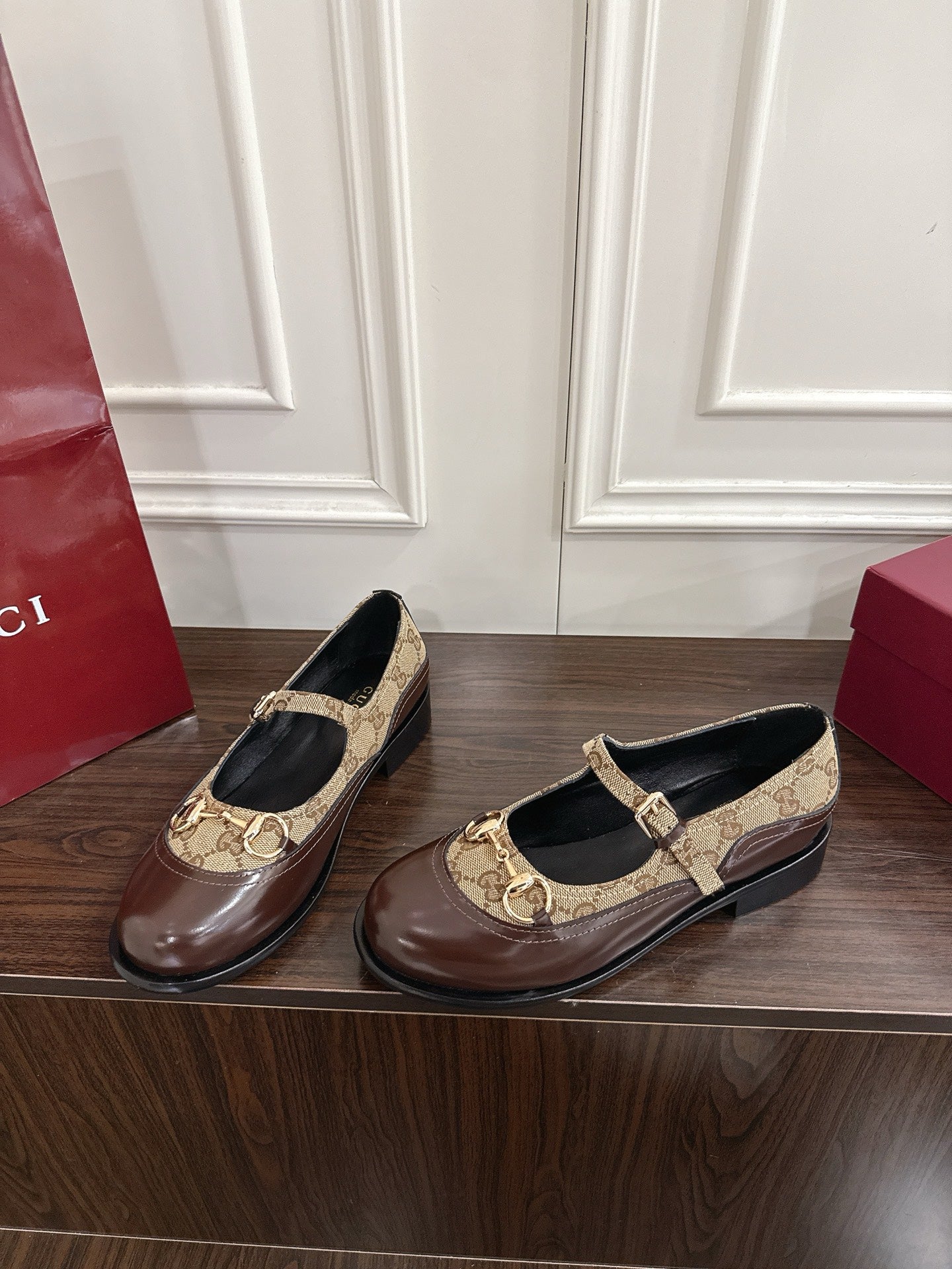 Guc 25fw mary jane flats