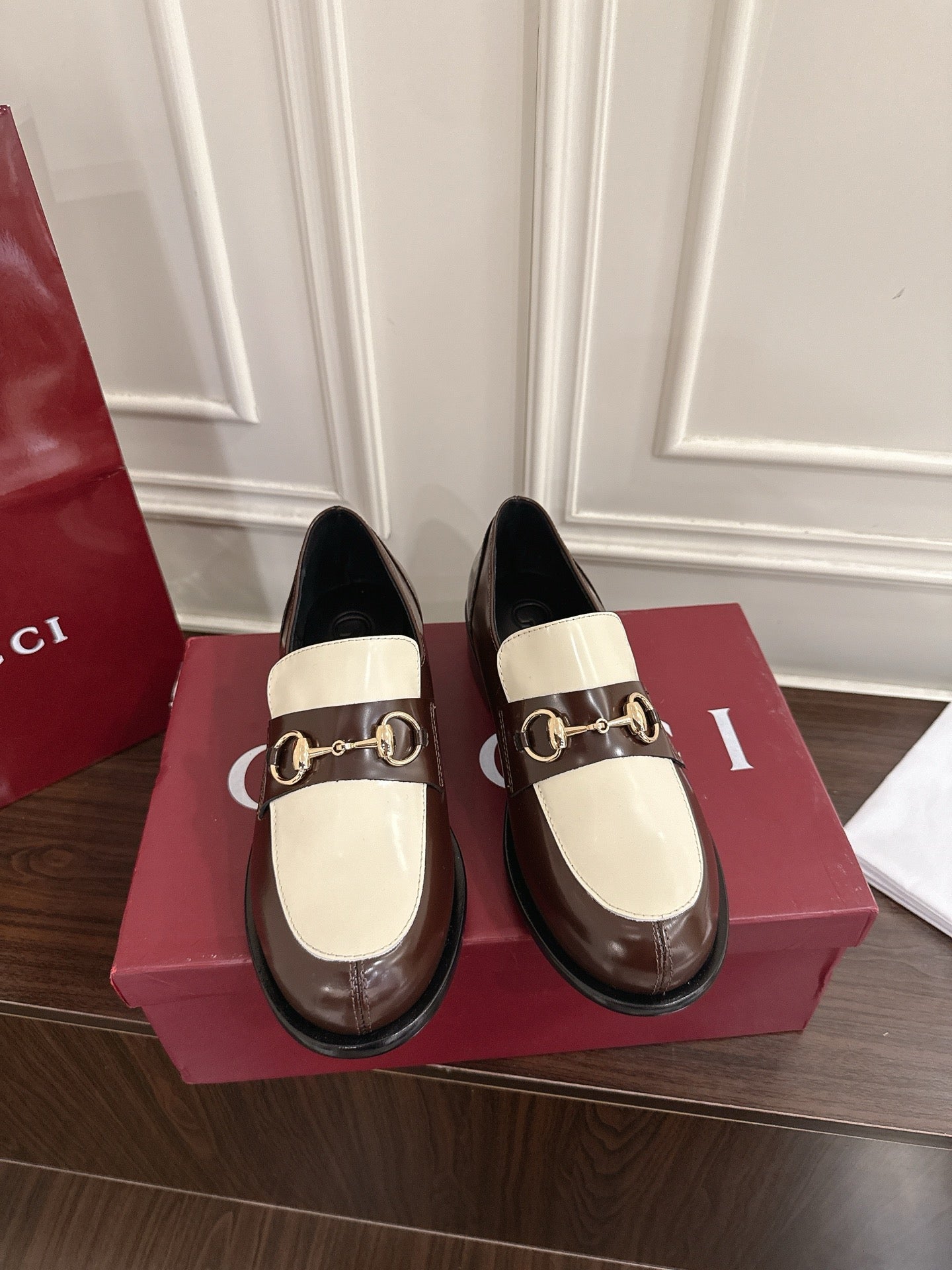 Guc 25fw platform loafers