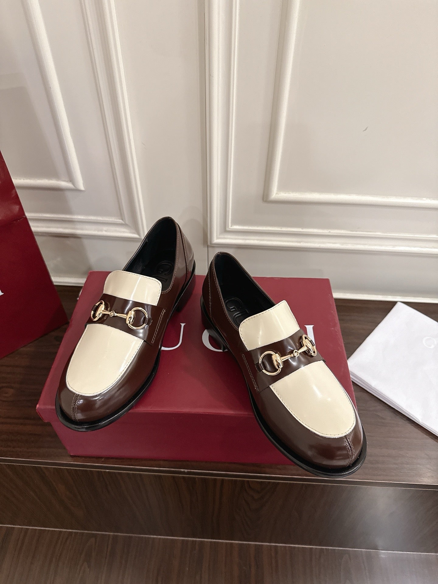 Guc 25fw platform loafers