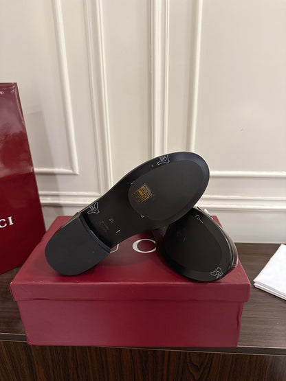 Guc 25fw platform loafers