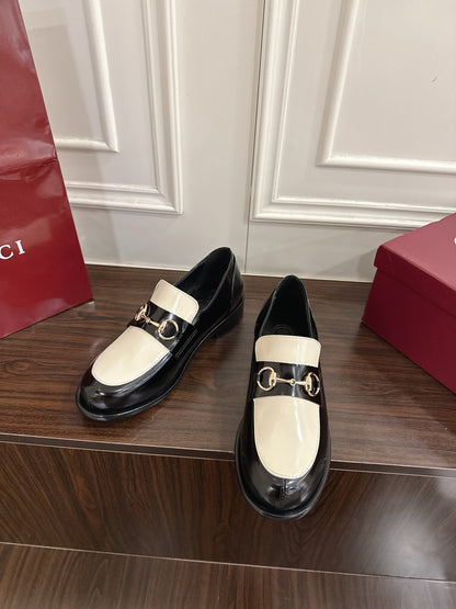 Guc 25fw platform loafers