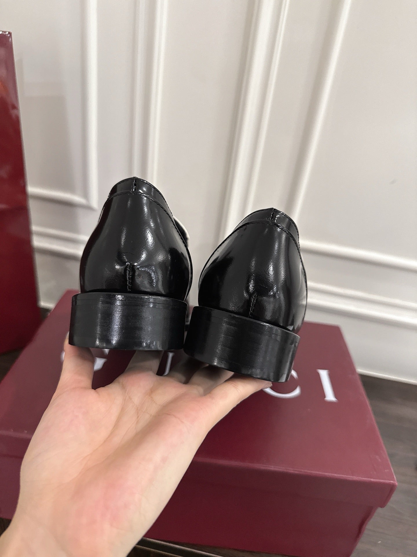 Guc 25fw platform loafers