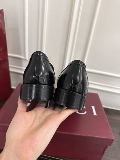 Guc 25fw platform loafers