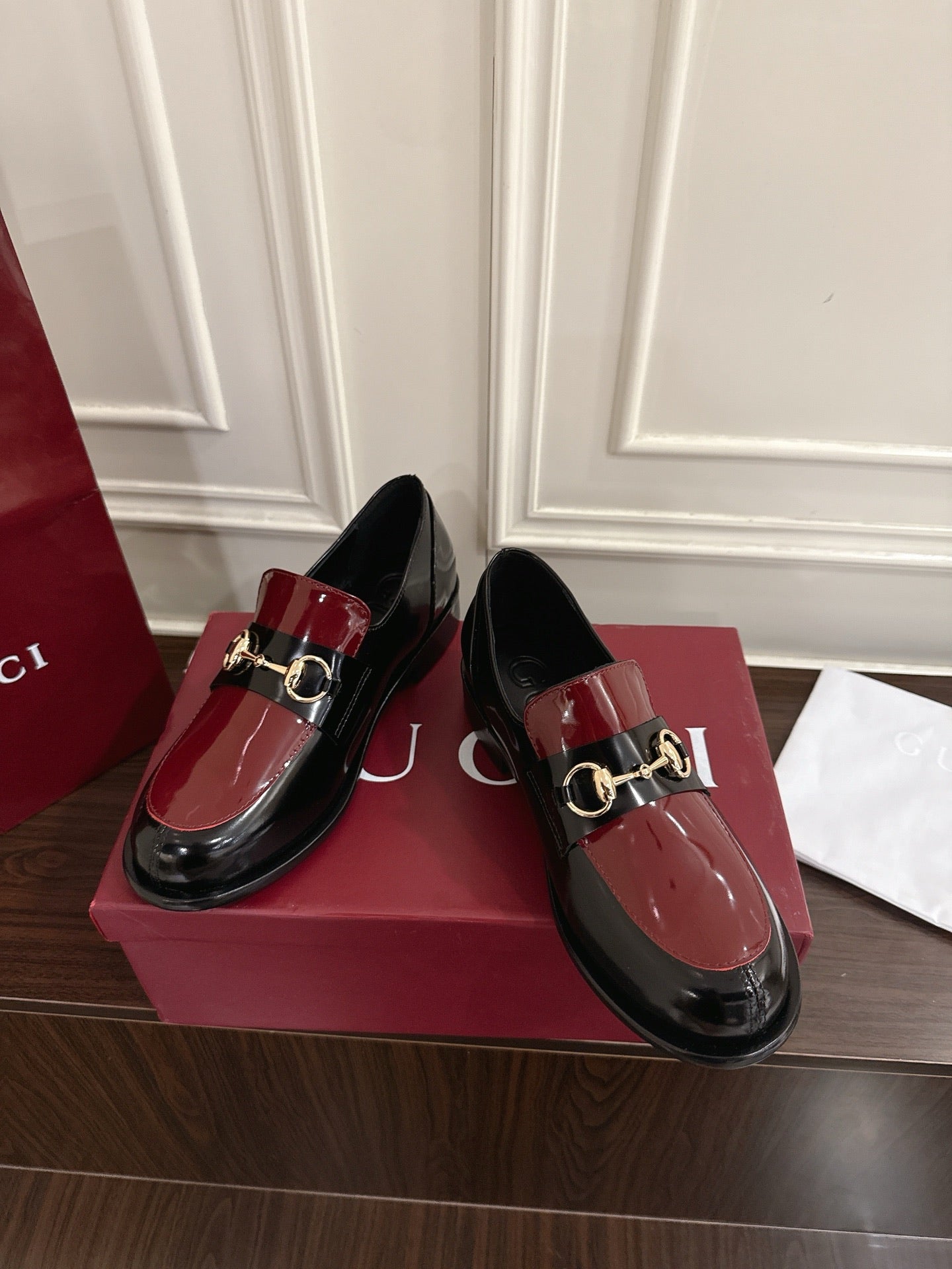 Guc 25fw platform loafers
