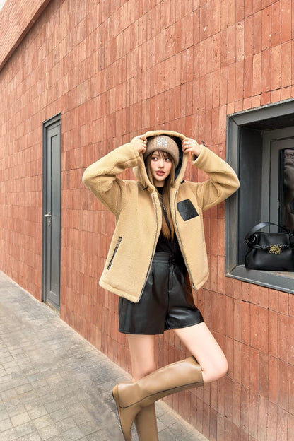 Loe 25fw lamb fleece coat