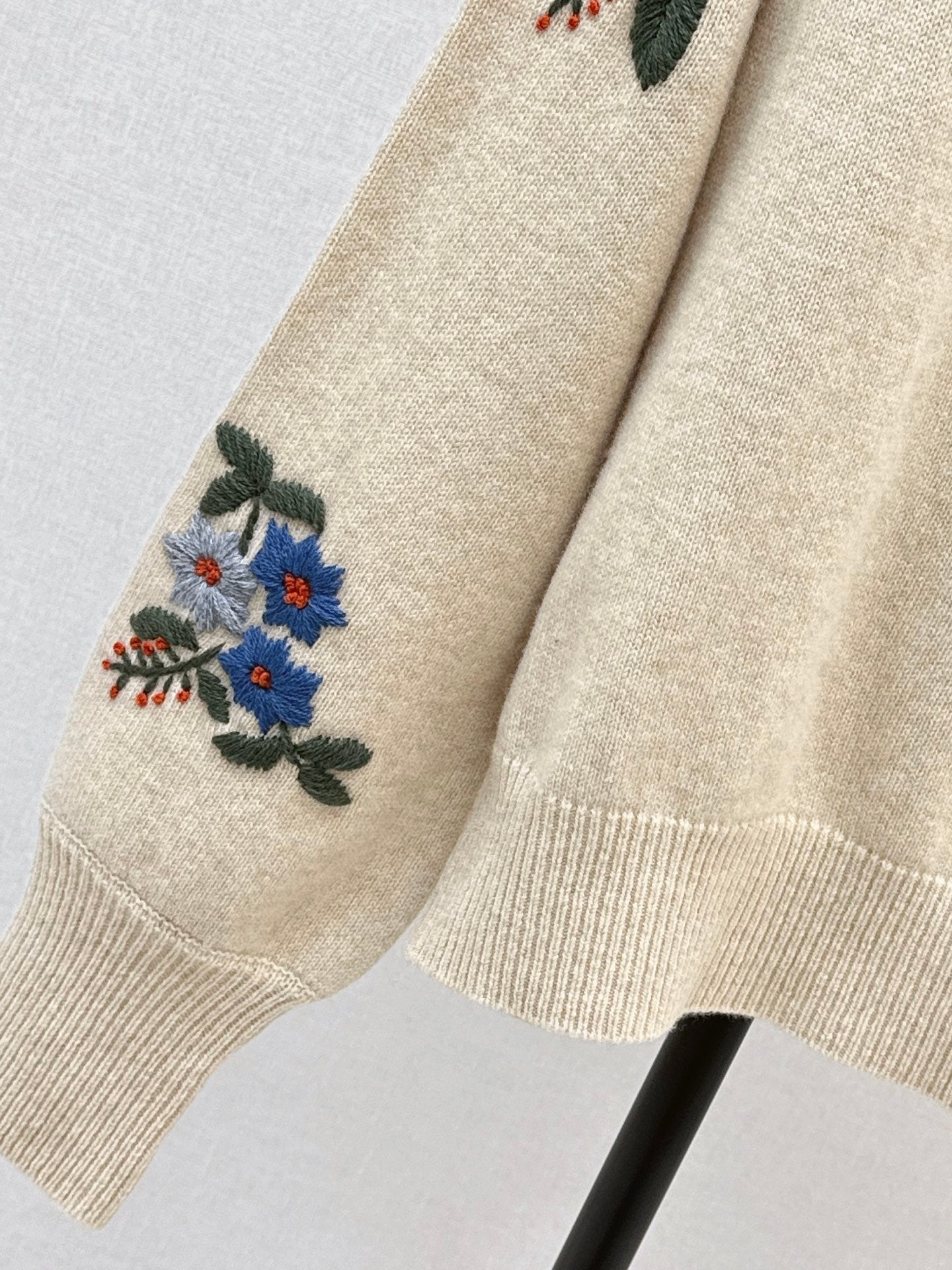 Gucc 25fw embroidery sweater
