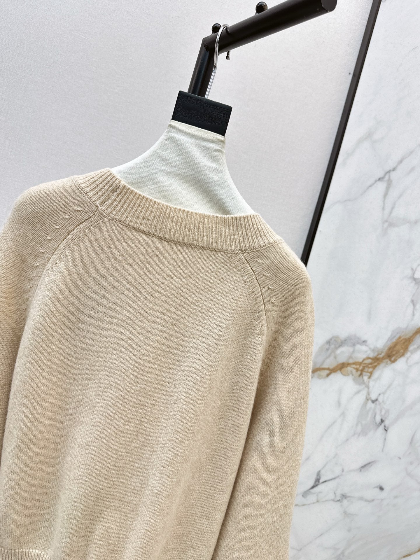 Gucc 25fw embroidery sweater