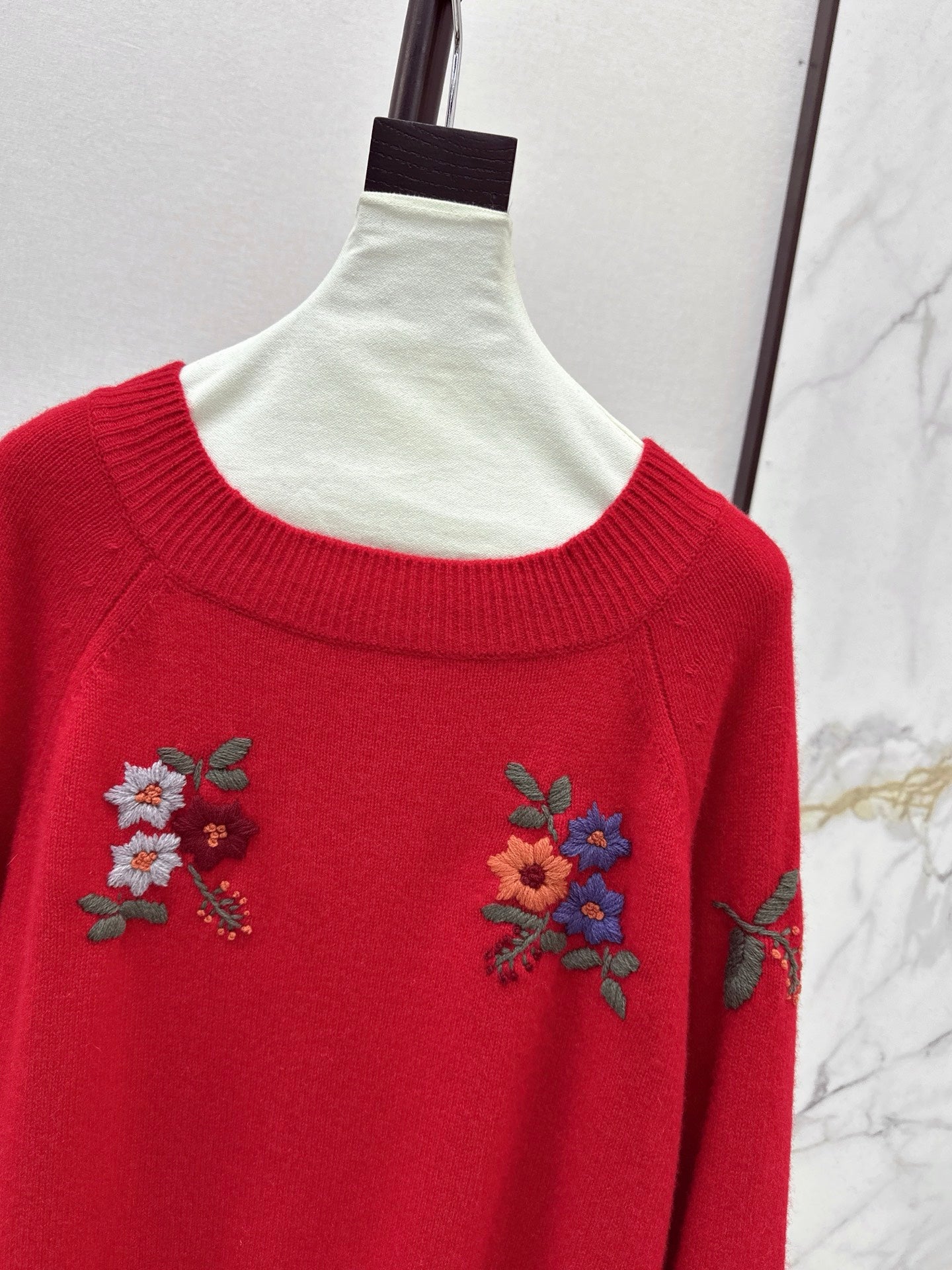 Gucc 25fw embroidery sweater