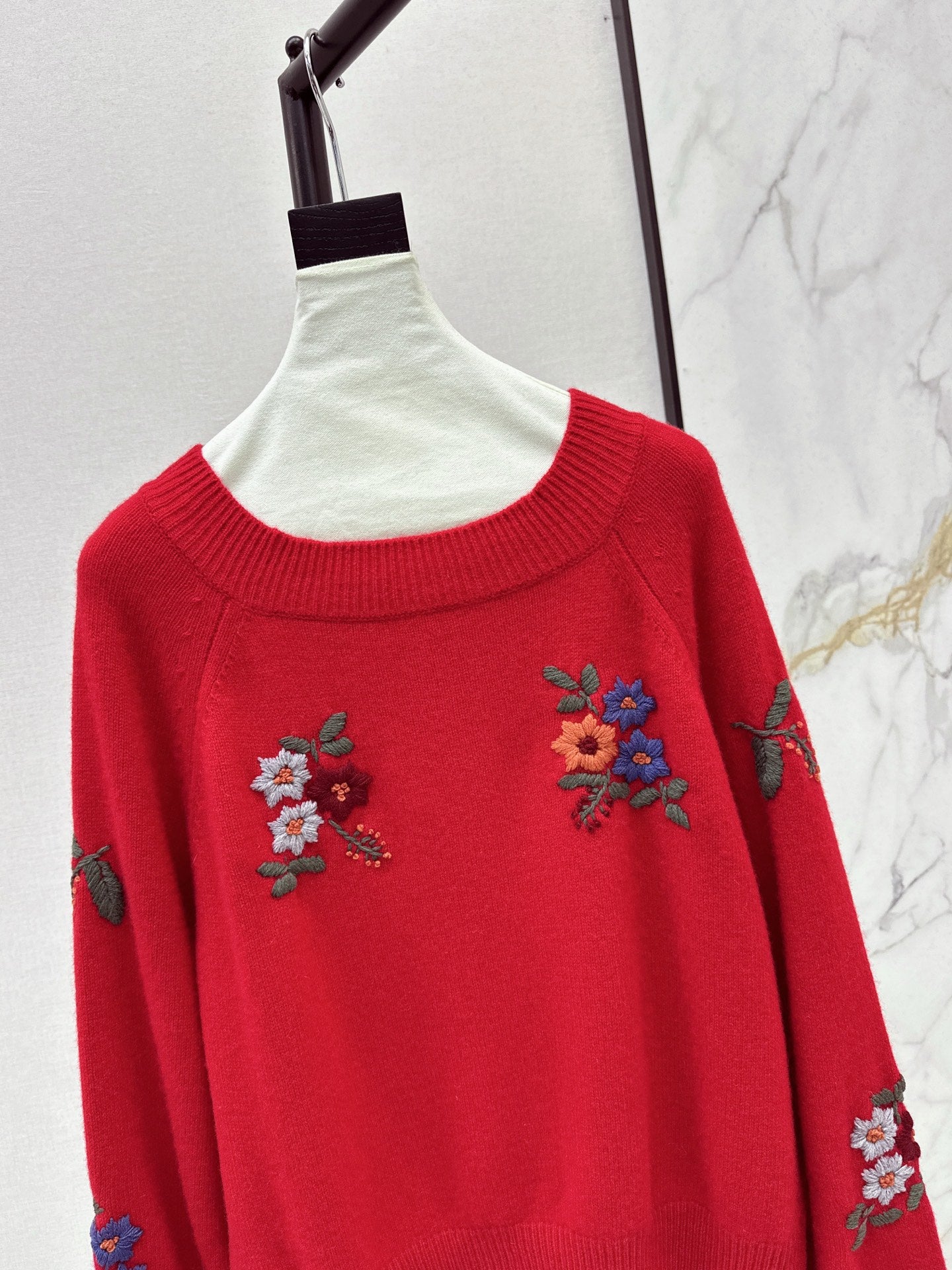 Gucc 25fw embroidery sweater