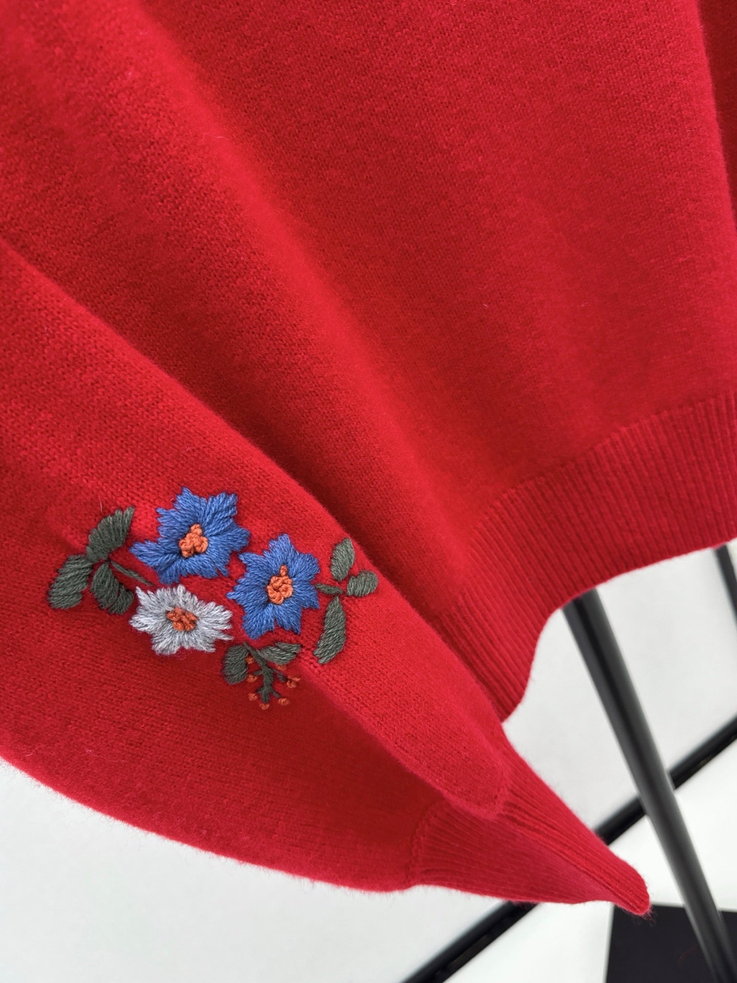 Gucc 25fw embroidery sweater