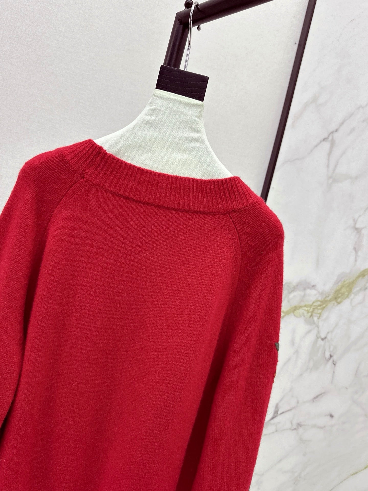 Gucc 25fw embroidery sweater