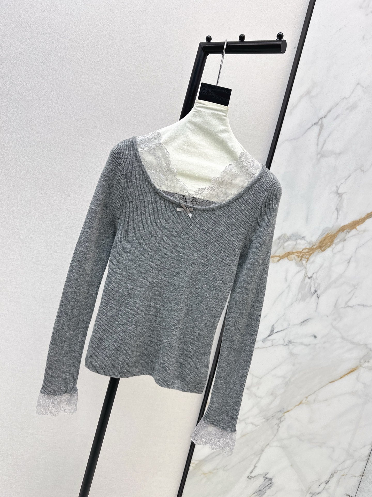 Miu 25fw lace base layer