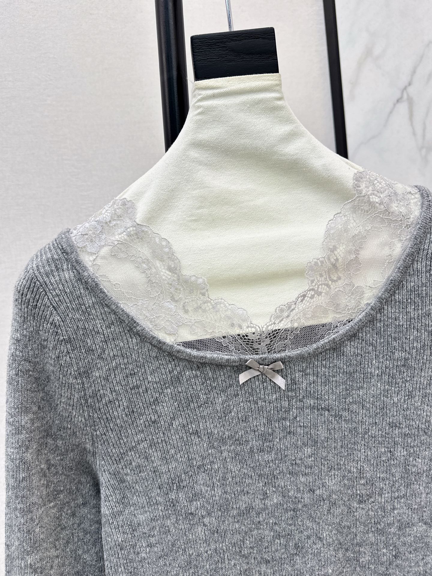 Miu 25fw lace base layer