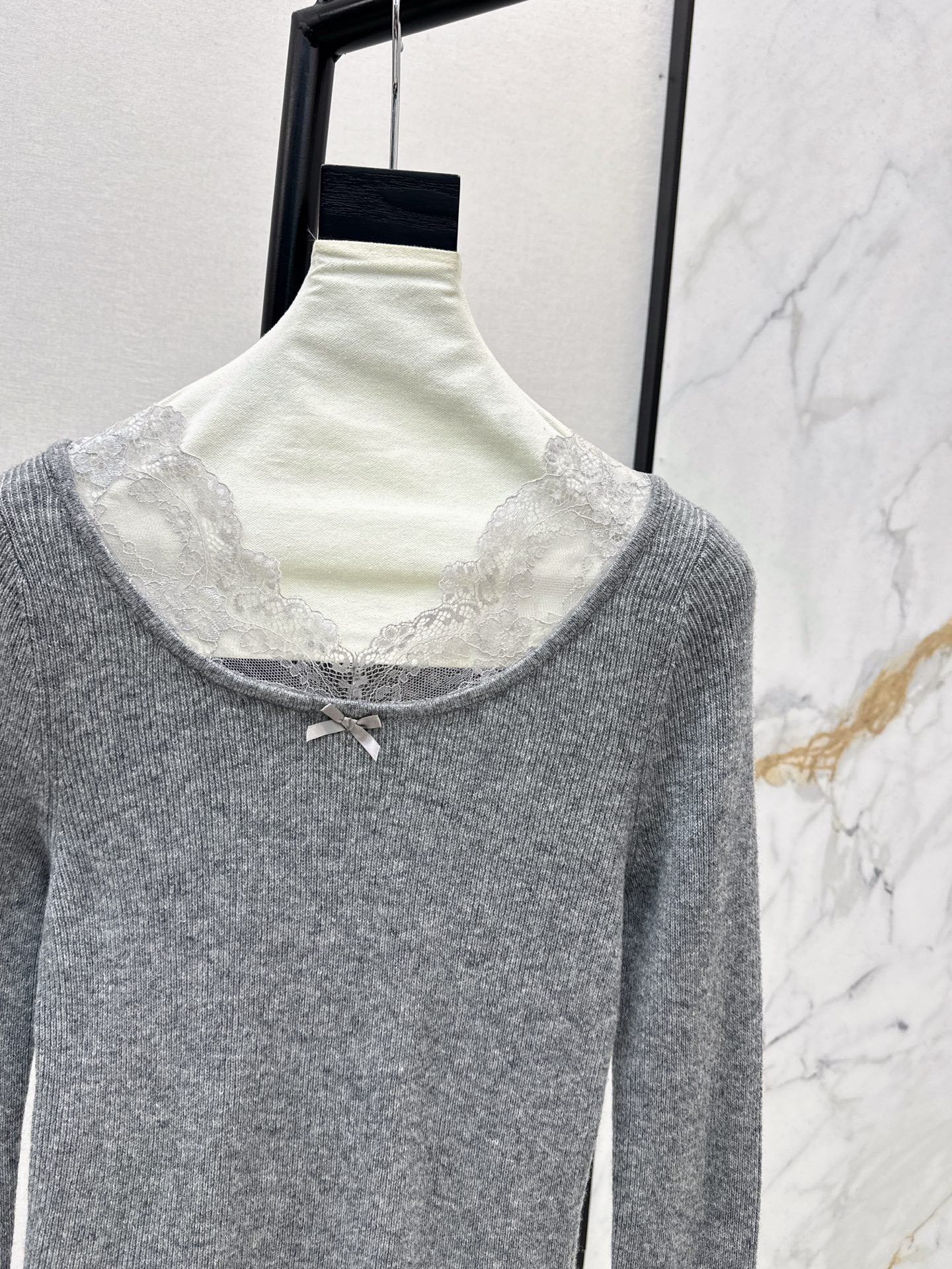 Miu 25fw lace base layer