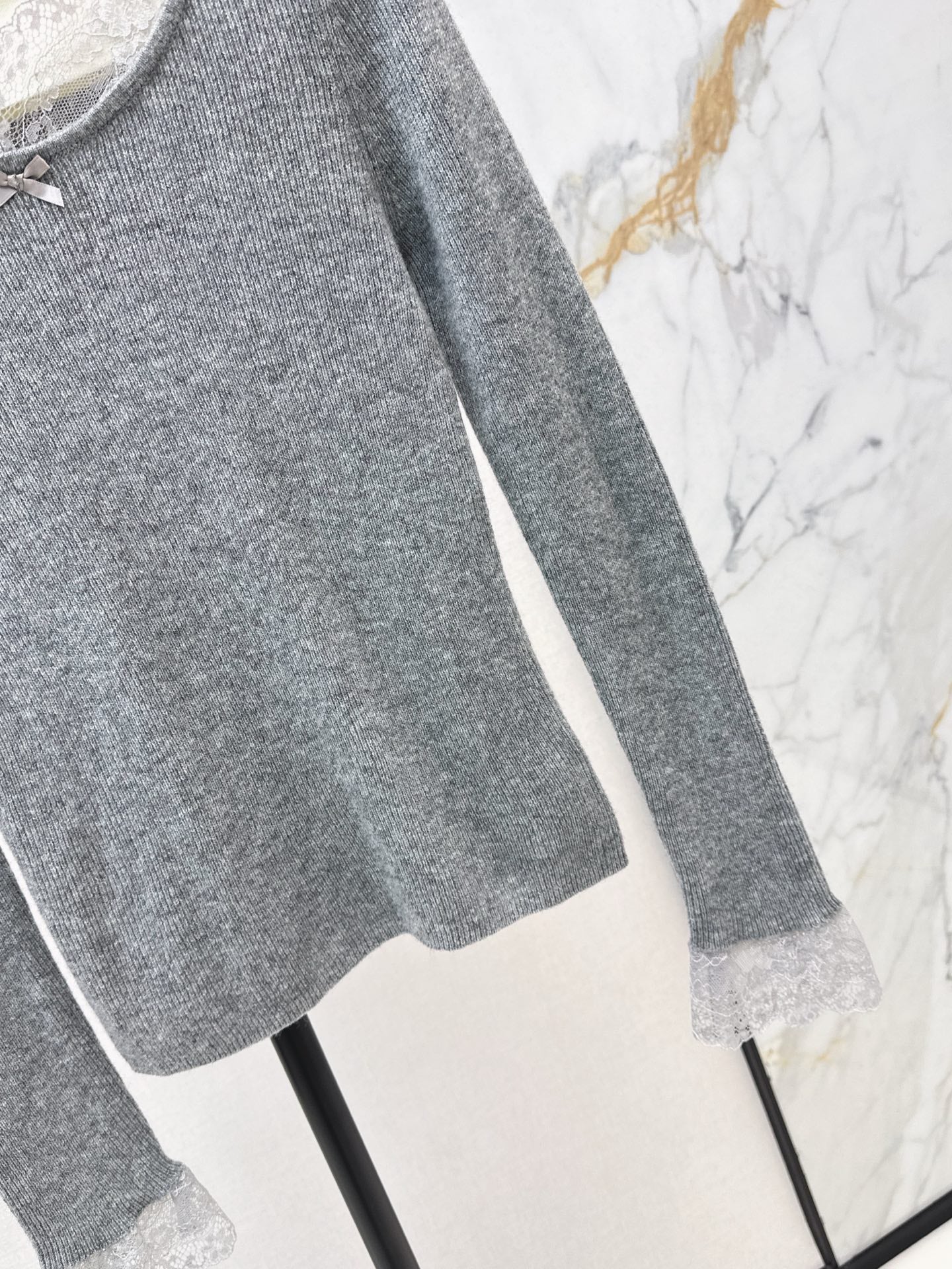 Miu 25fw lace base layer