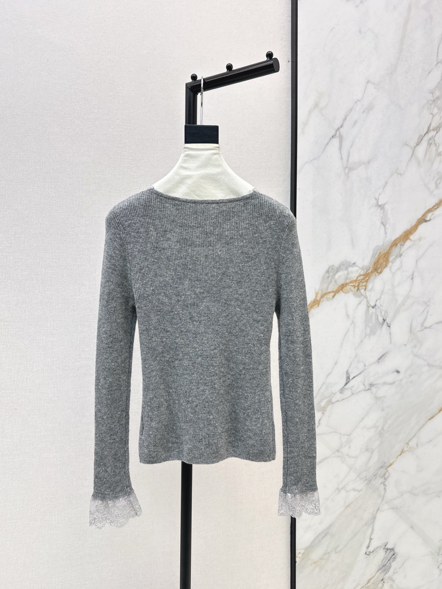 Miu 25fw lace base layer