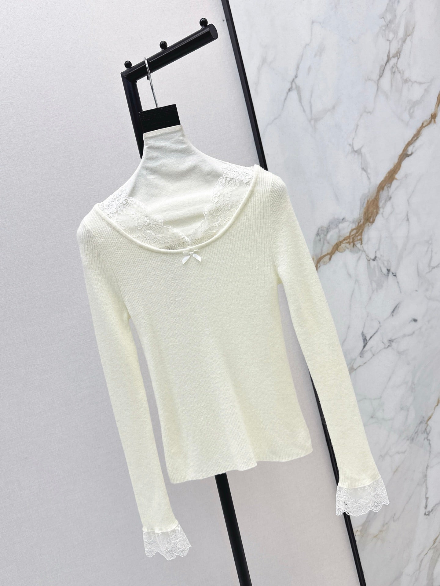 Miu 25fw lace base layer