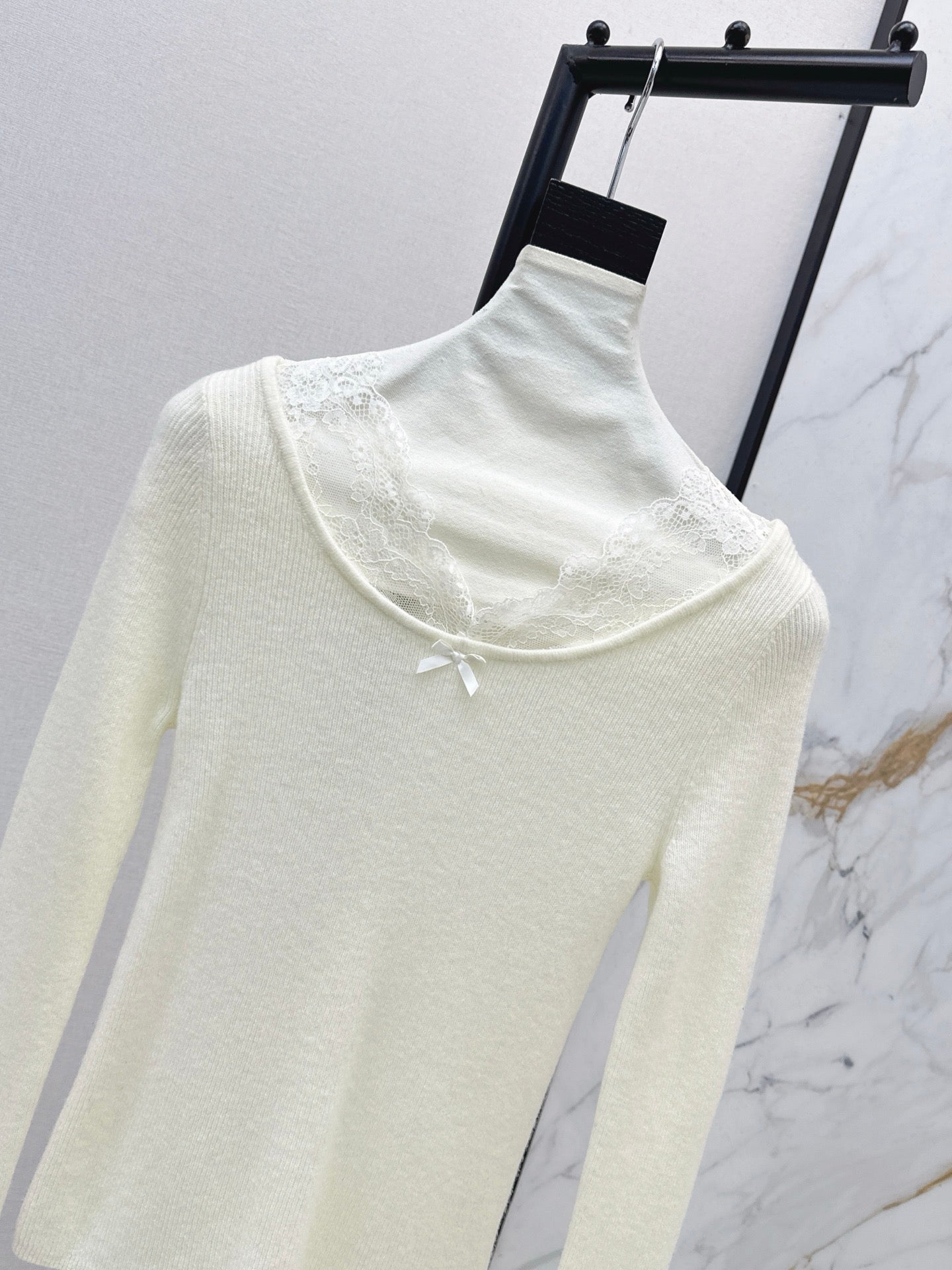 Miu 25fw lace base layer