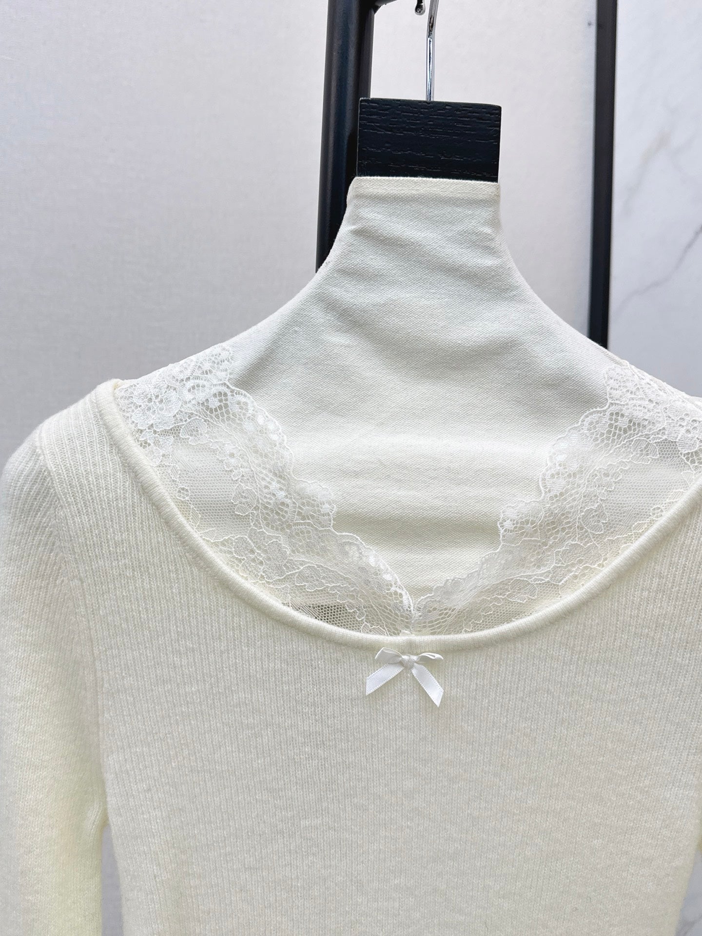 Miu 25fw lace base layer