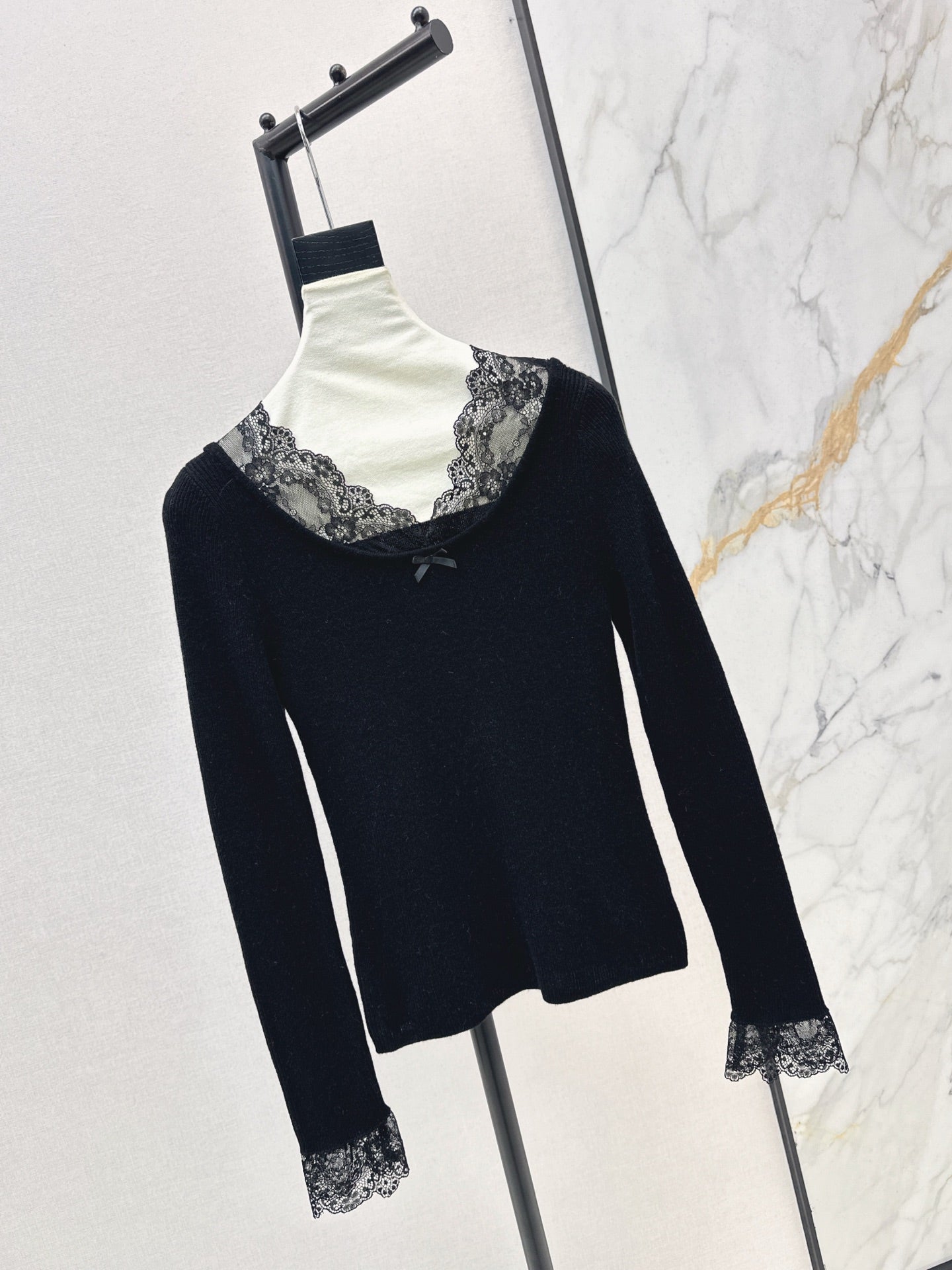 Miu 25fw lace base layer