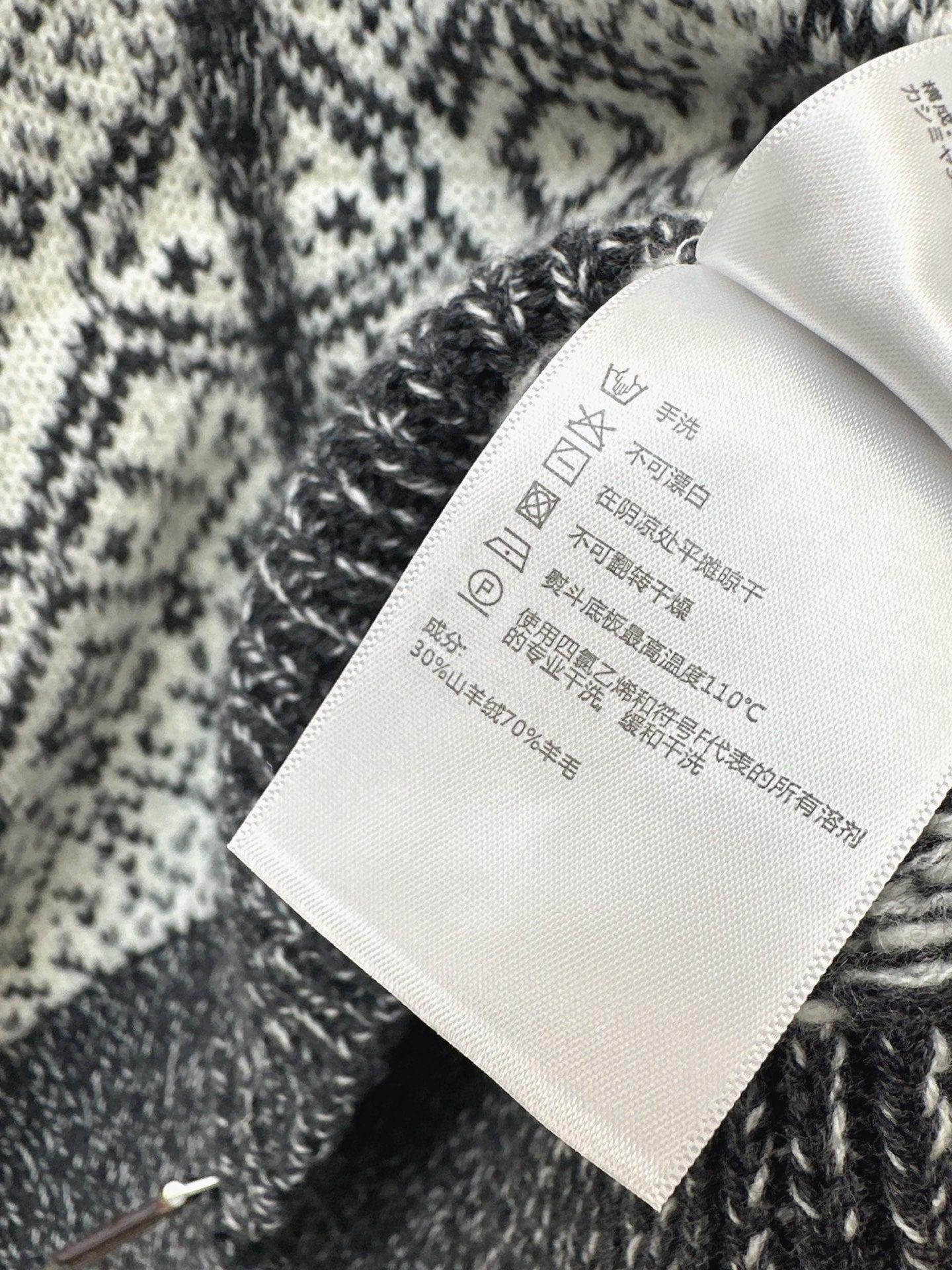 Loro 25fw christmas jacket