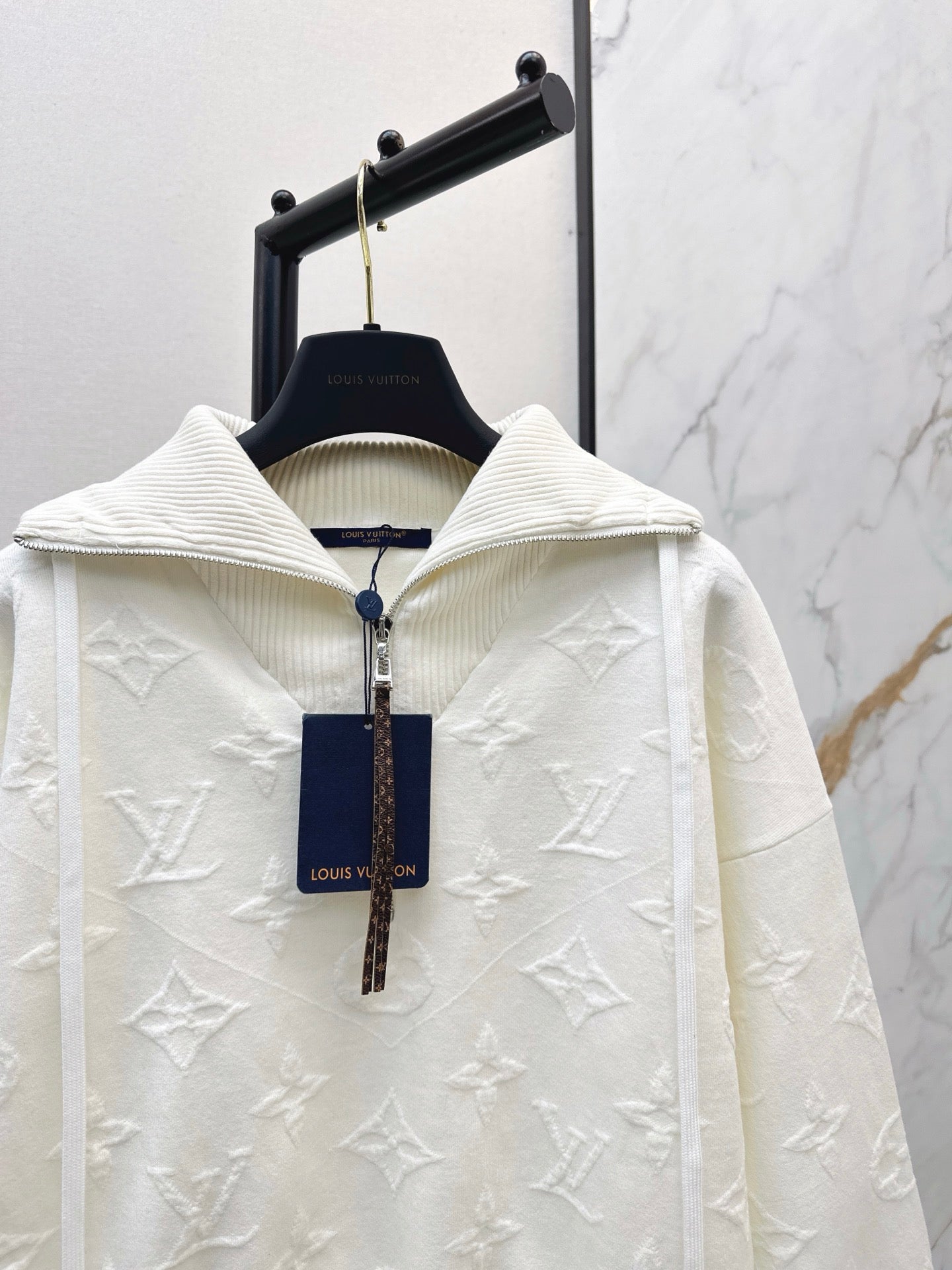 Louis 25fw zip-up sweatshirt