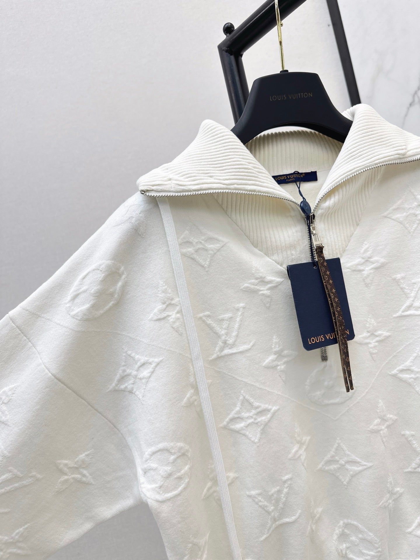 Louis 25fw zip-up sweatshirt