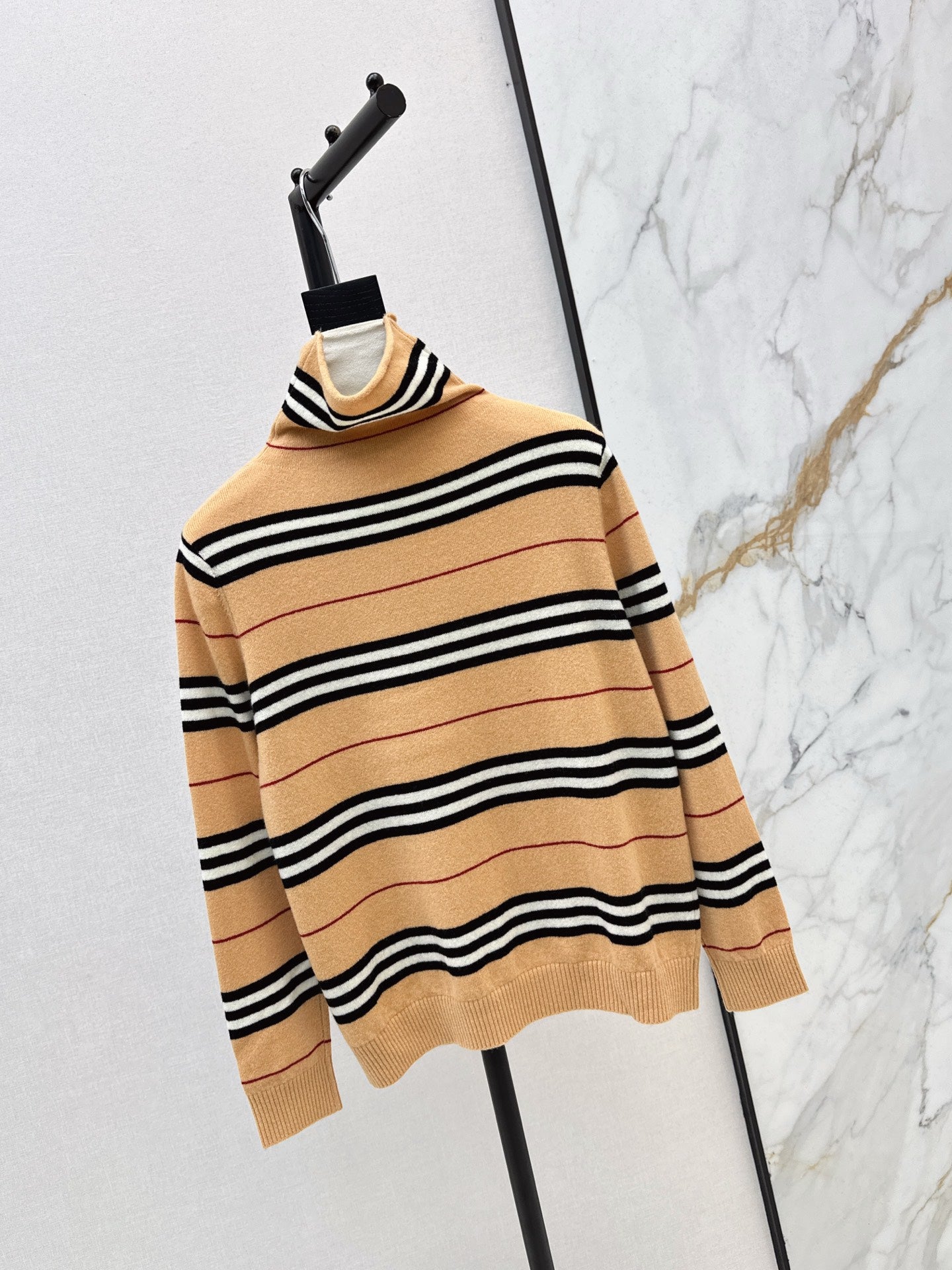 Burb 25fw stripe base layer