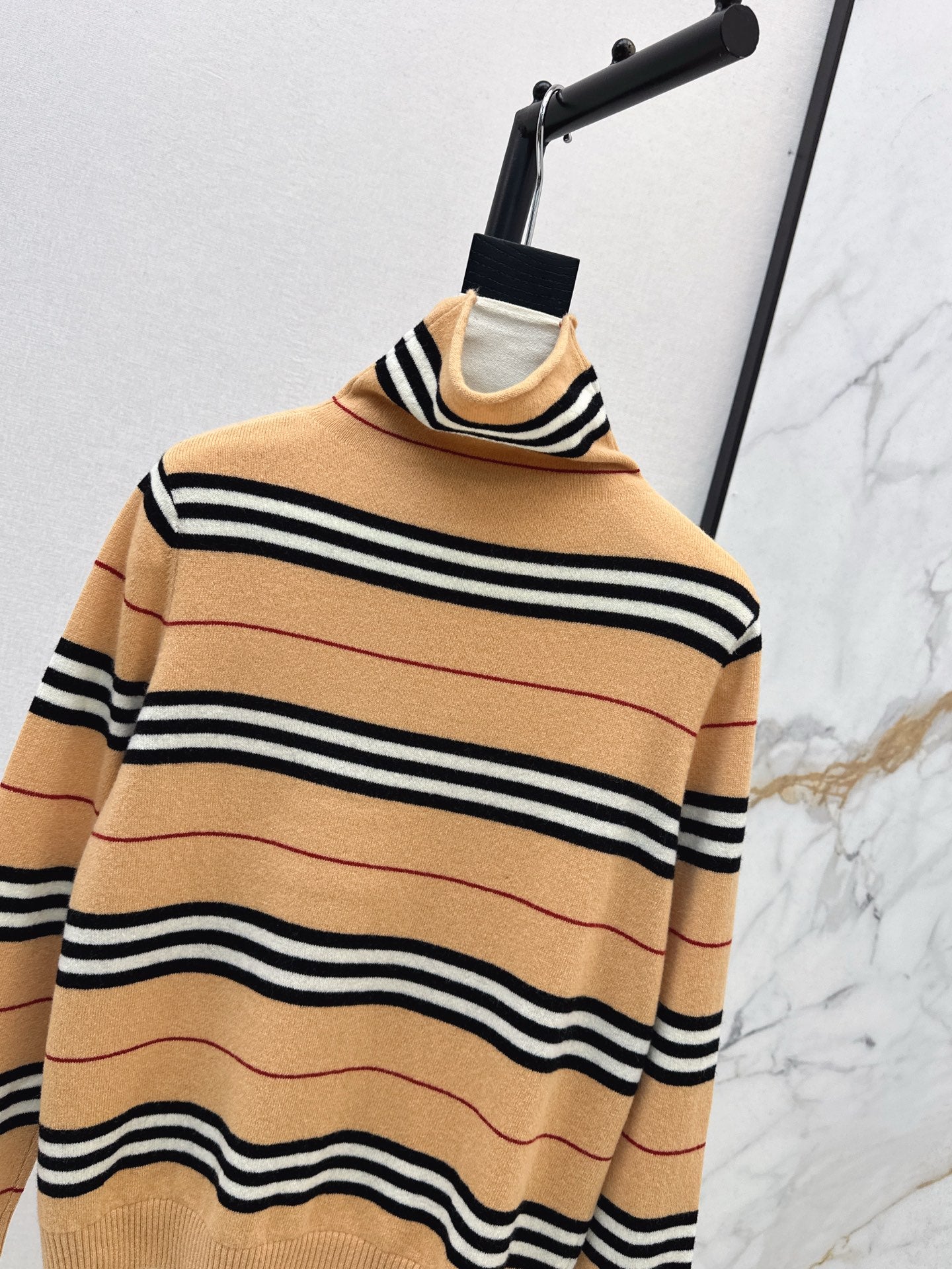 Burb 25fw stripe base layer