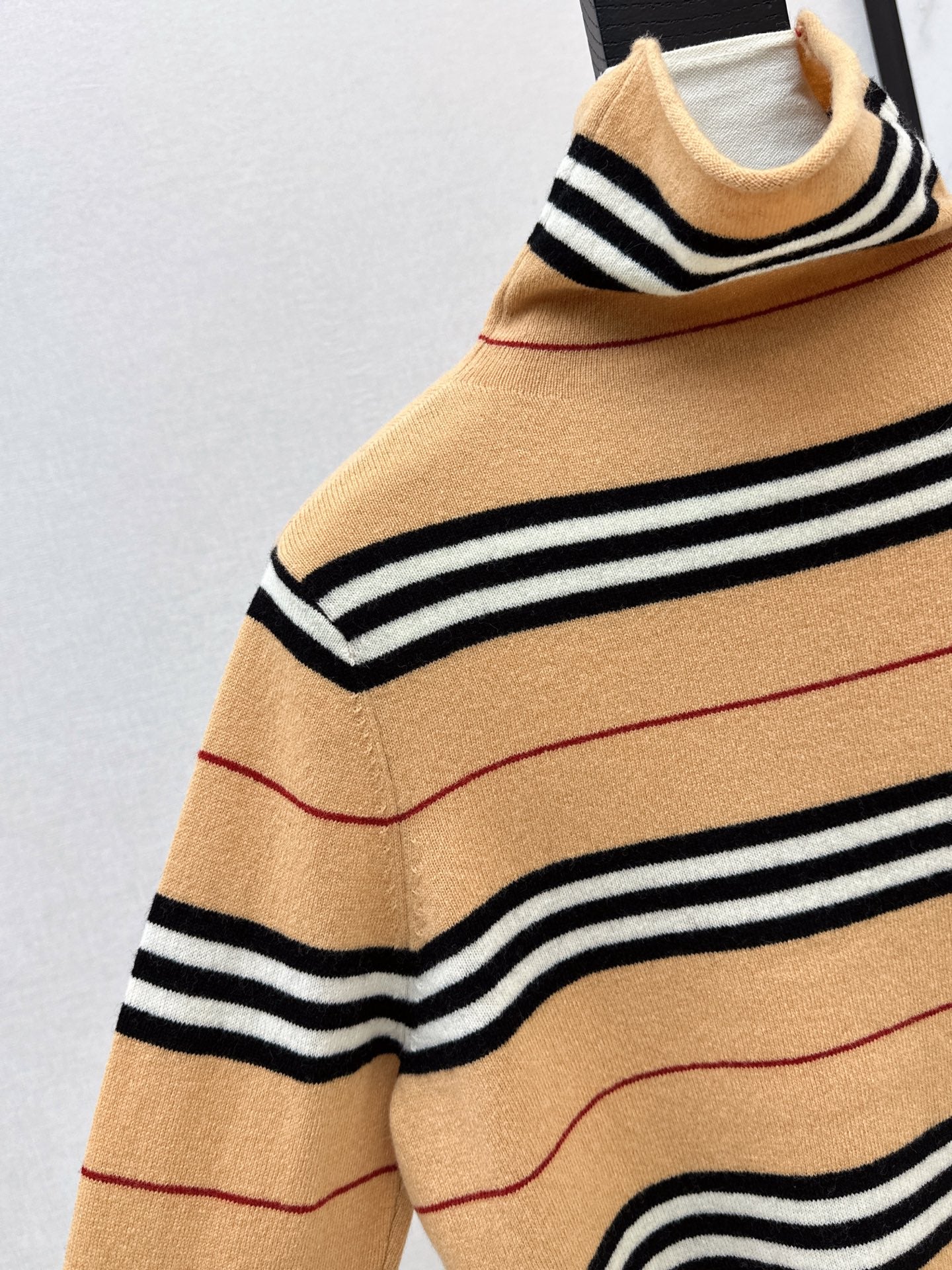 Burb 25fw stripe base layer