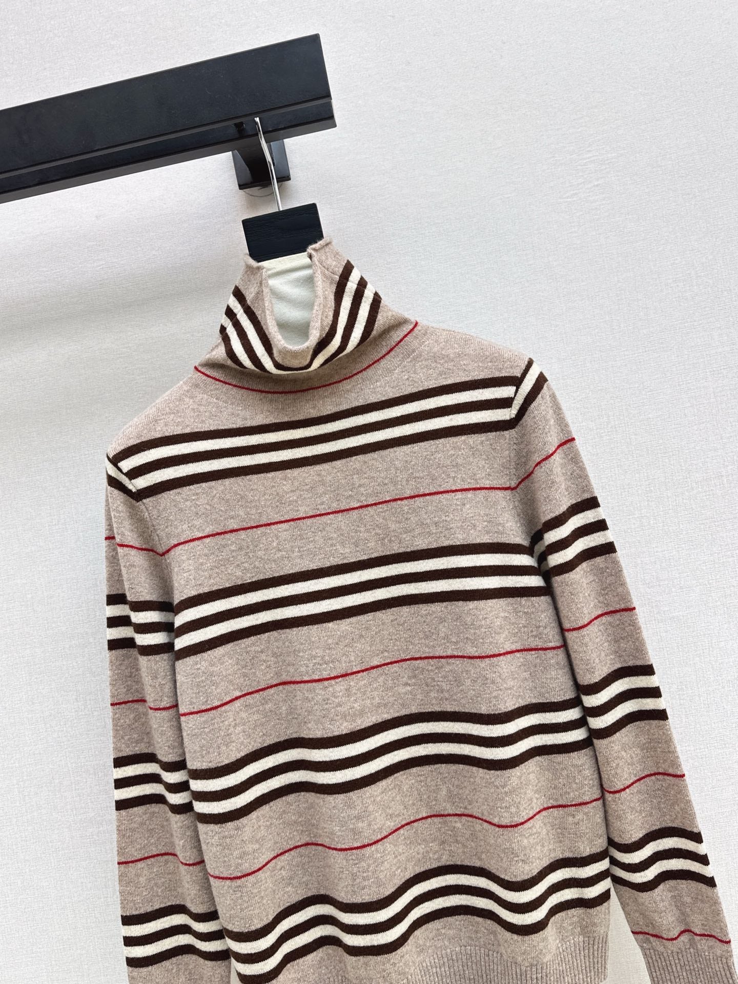 Burb 25fw stripe base layer