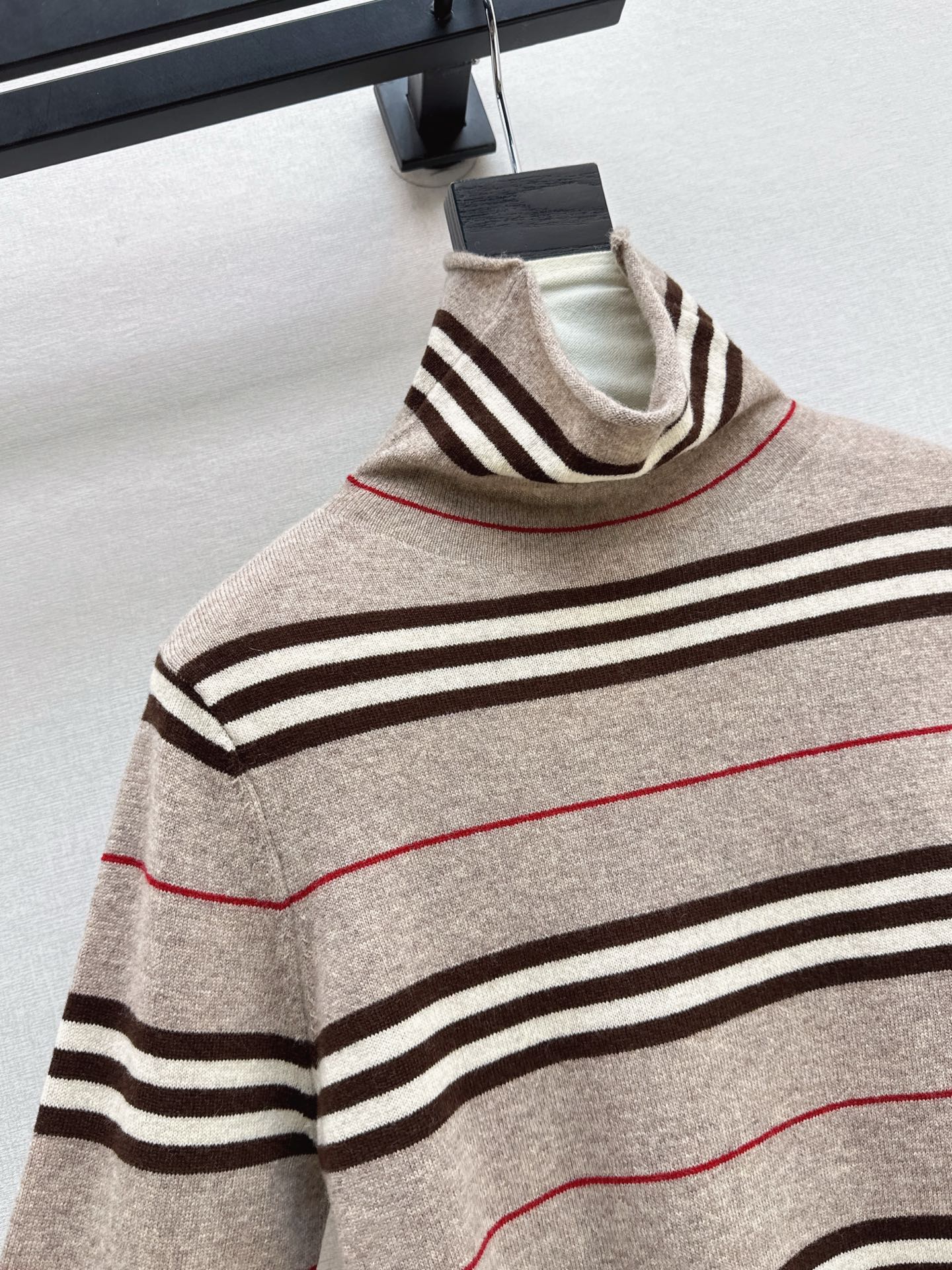 Burb 25fw stripe base layer