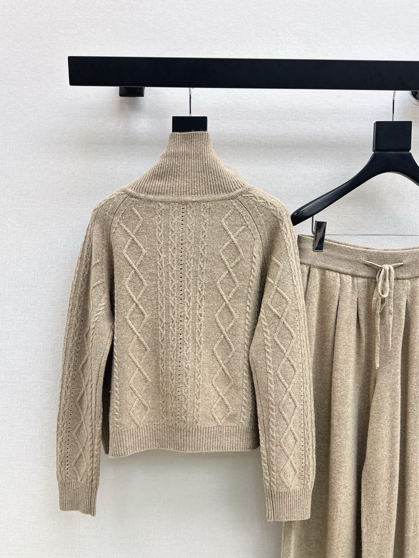 Max 25fw wool sweater pants set