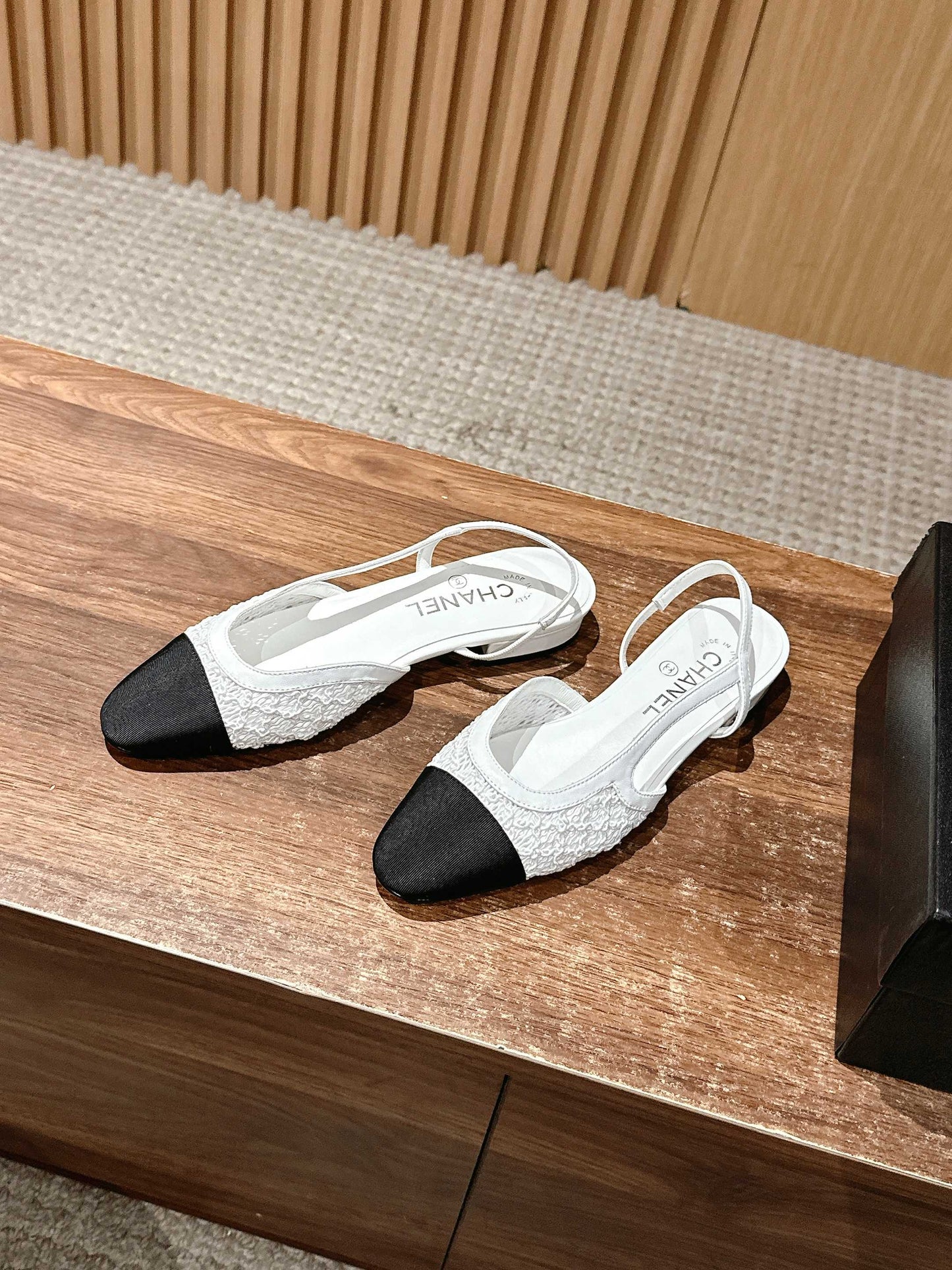 Chan 25fw lace slingback flats