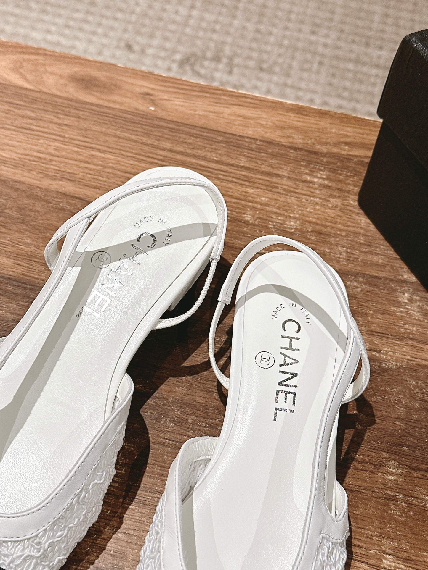 Chan 25fw lace slingback flats