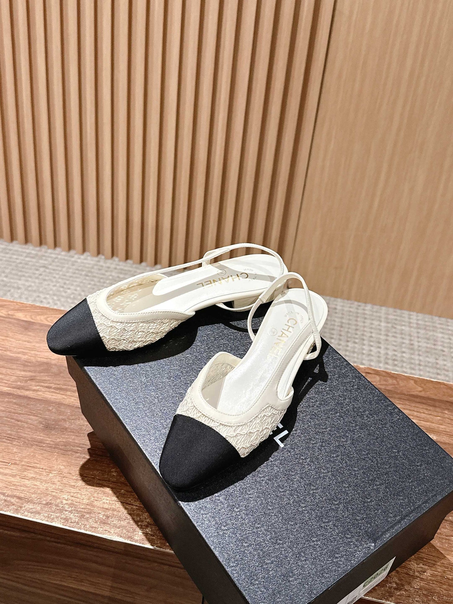 Chan 25fw lace slingback flats