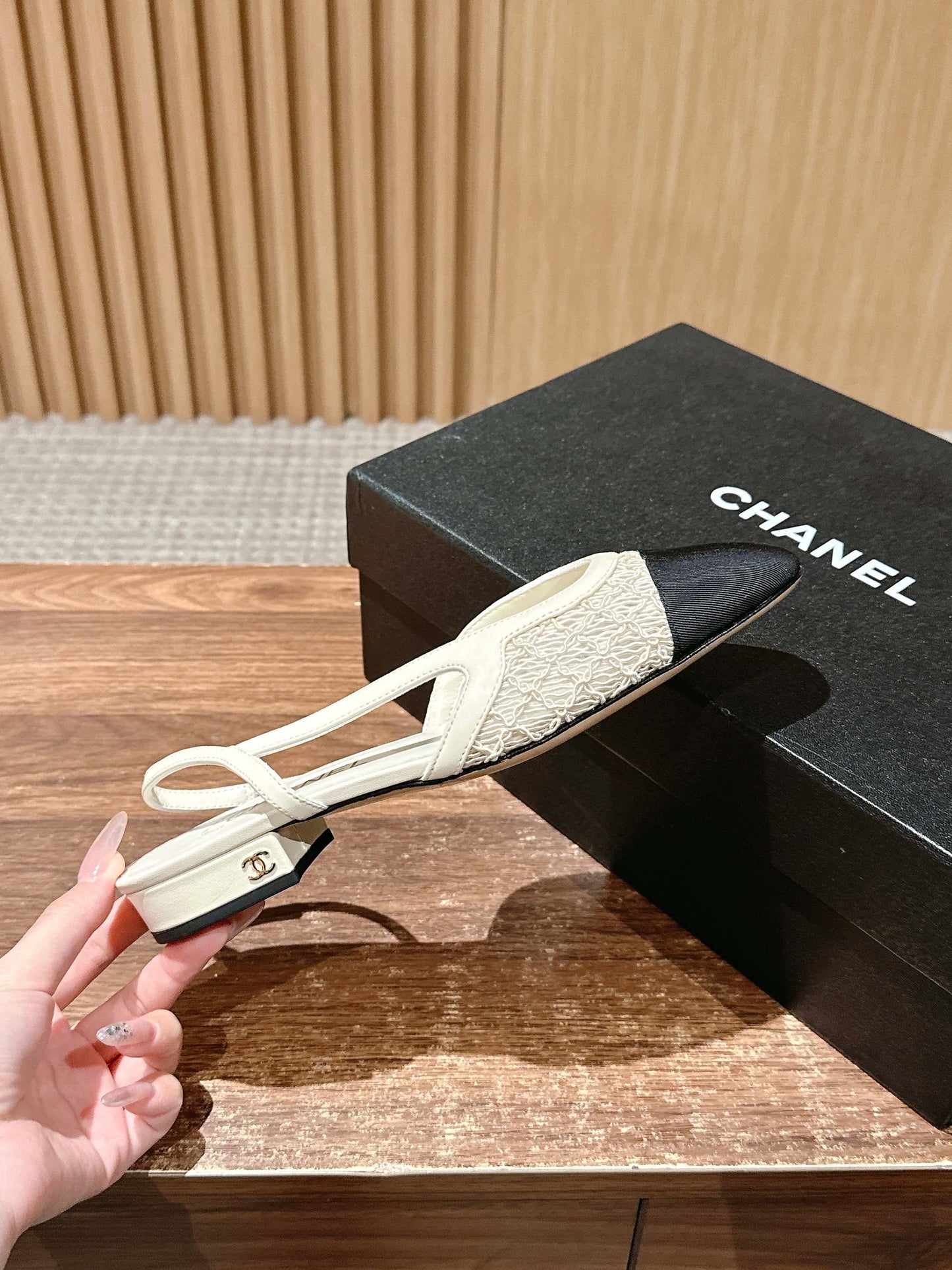 Chan 25fw lace slingback flats