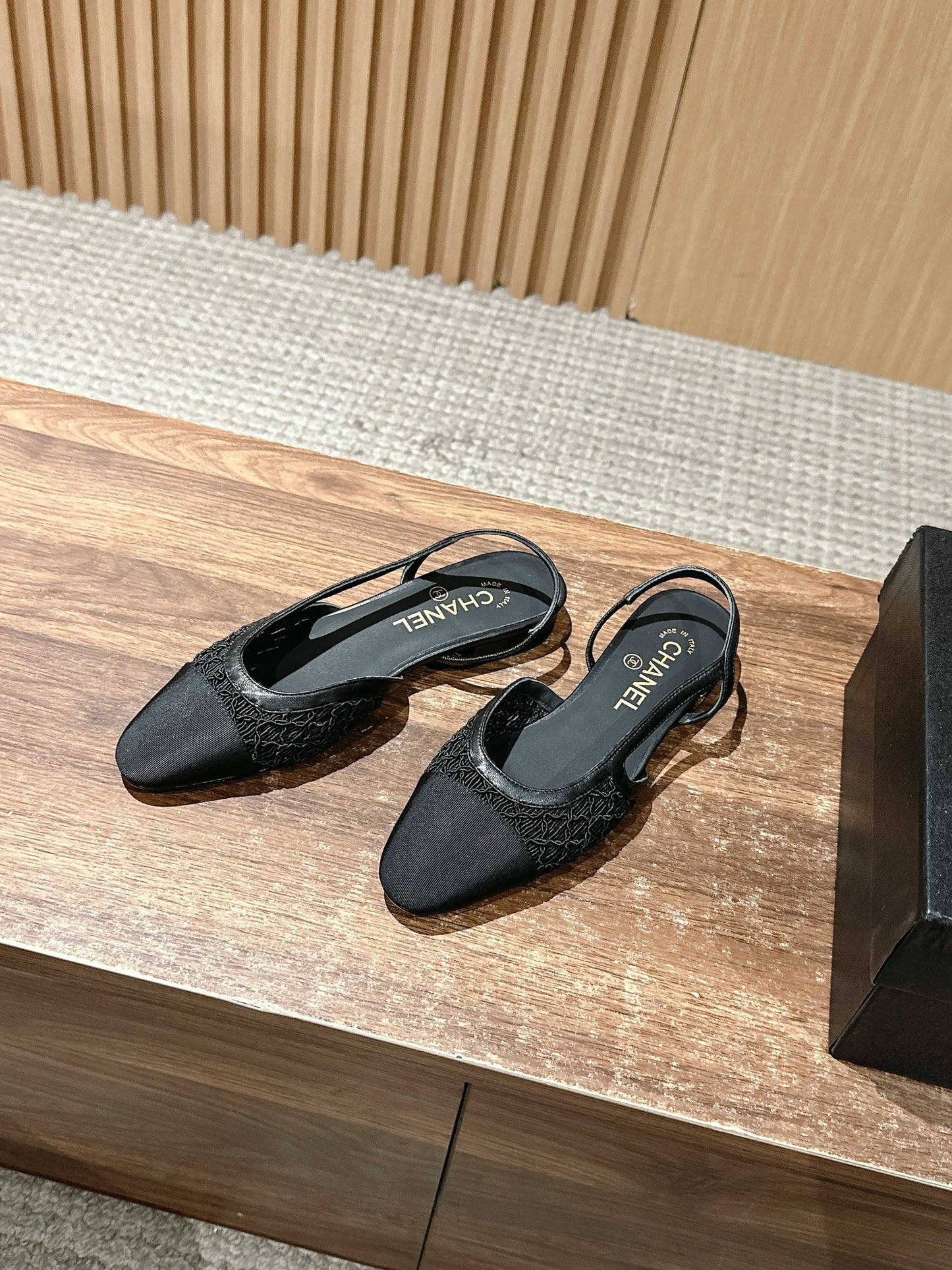 Chan 25fw lace slingback flats