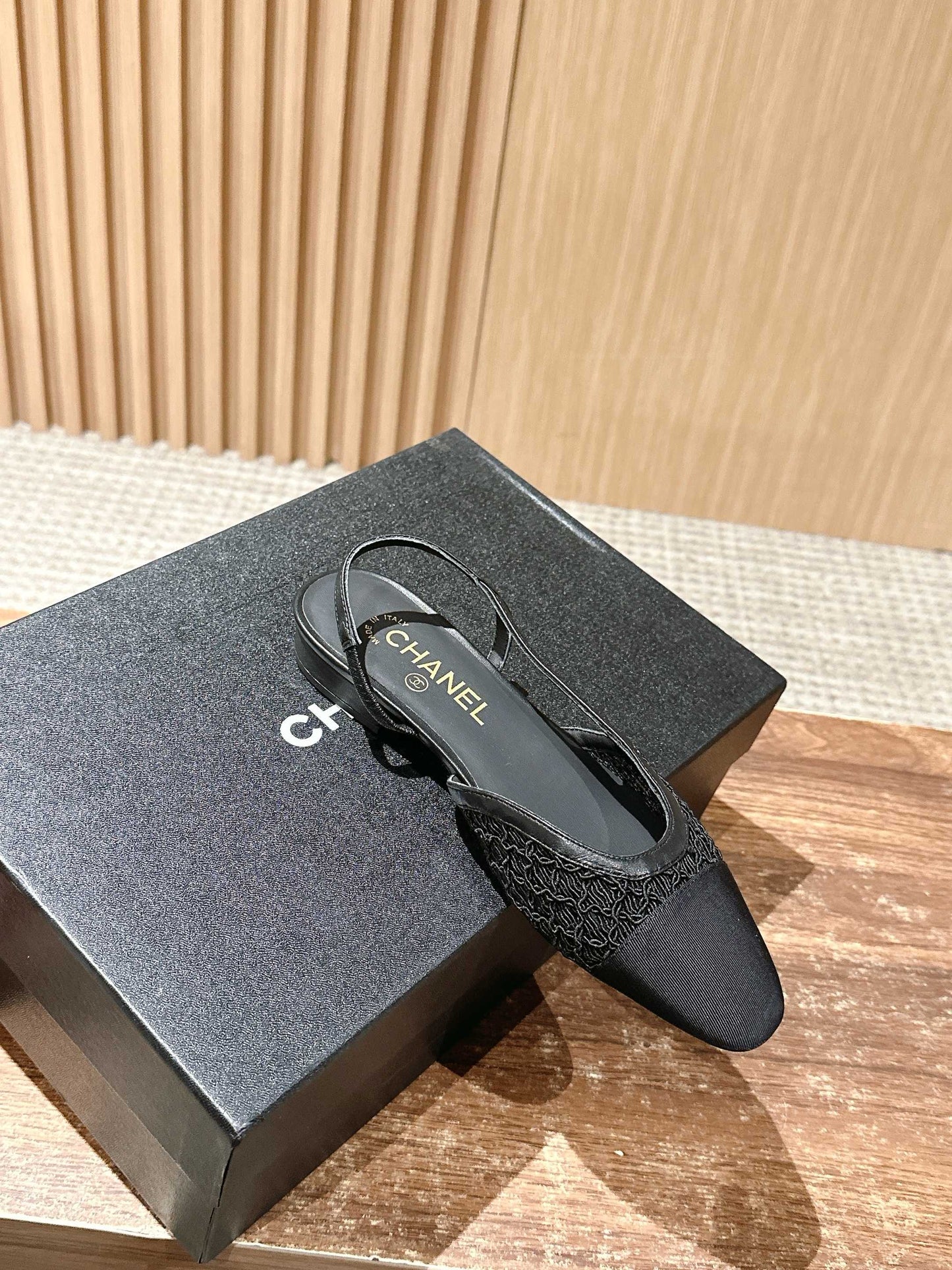 Chan 25fw lace slingback flats