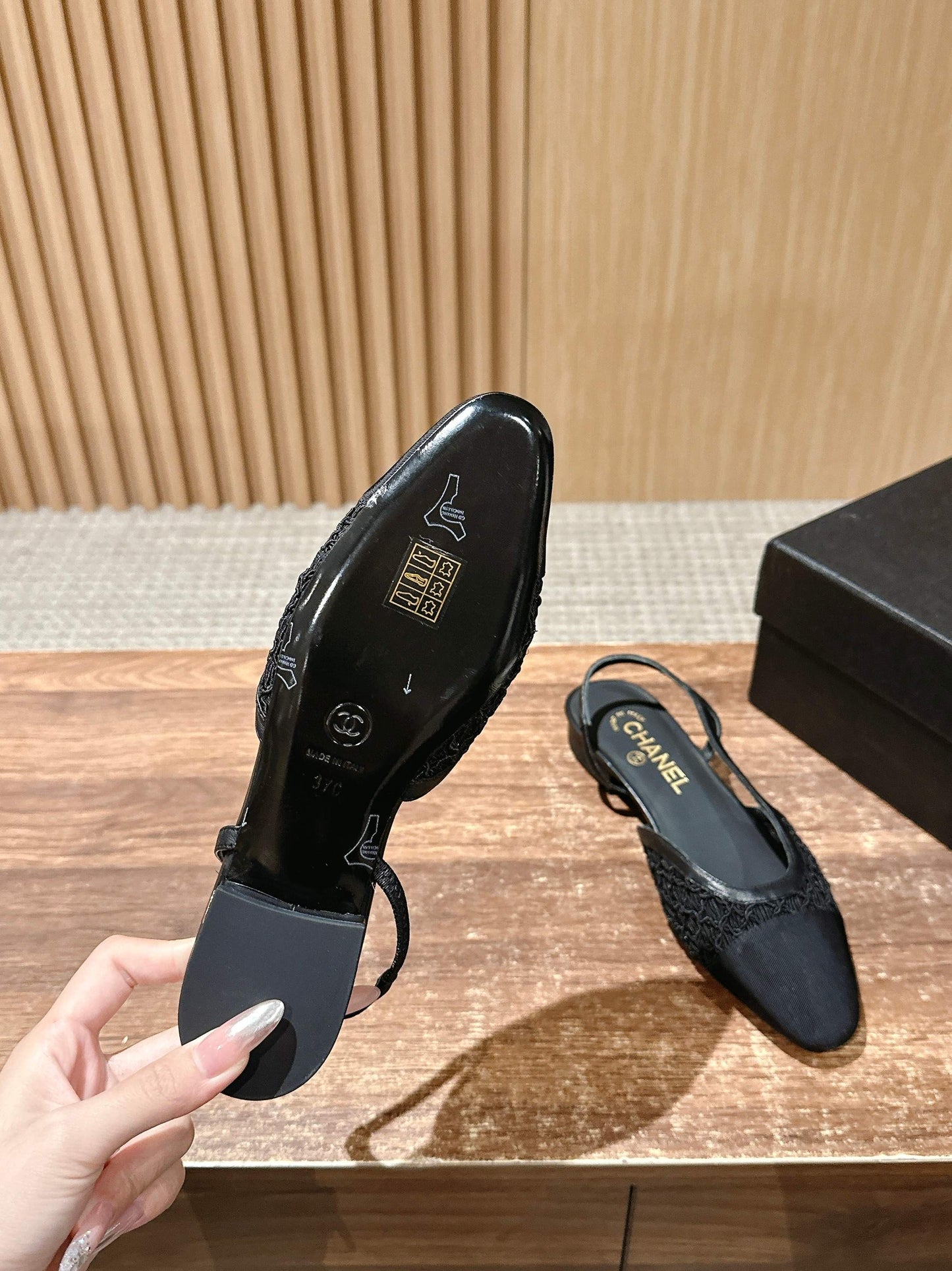 Chan 25fw lace slingback flats