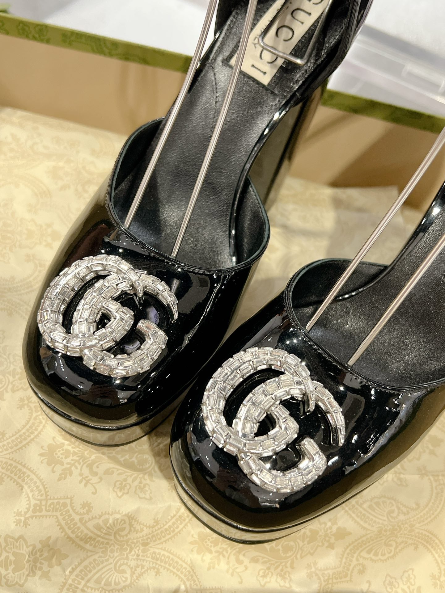 Gucc 25fw chunky heels with crystal diamond bling pumps