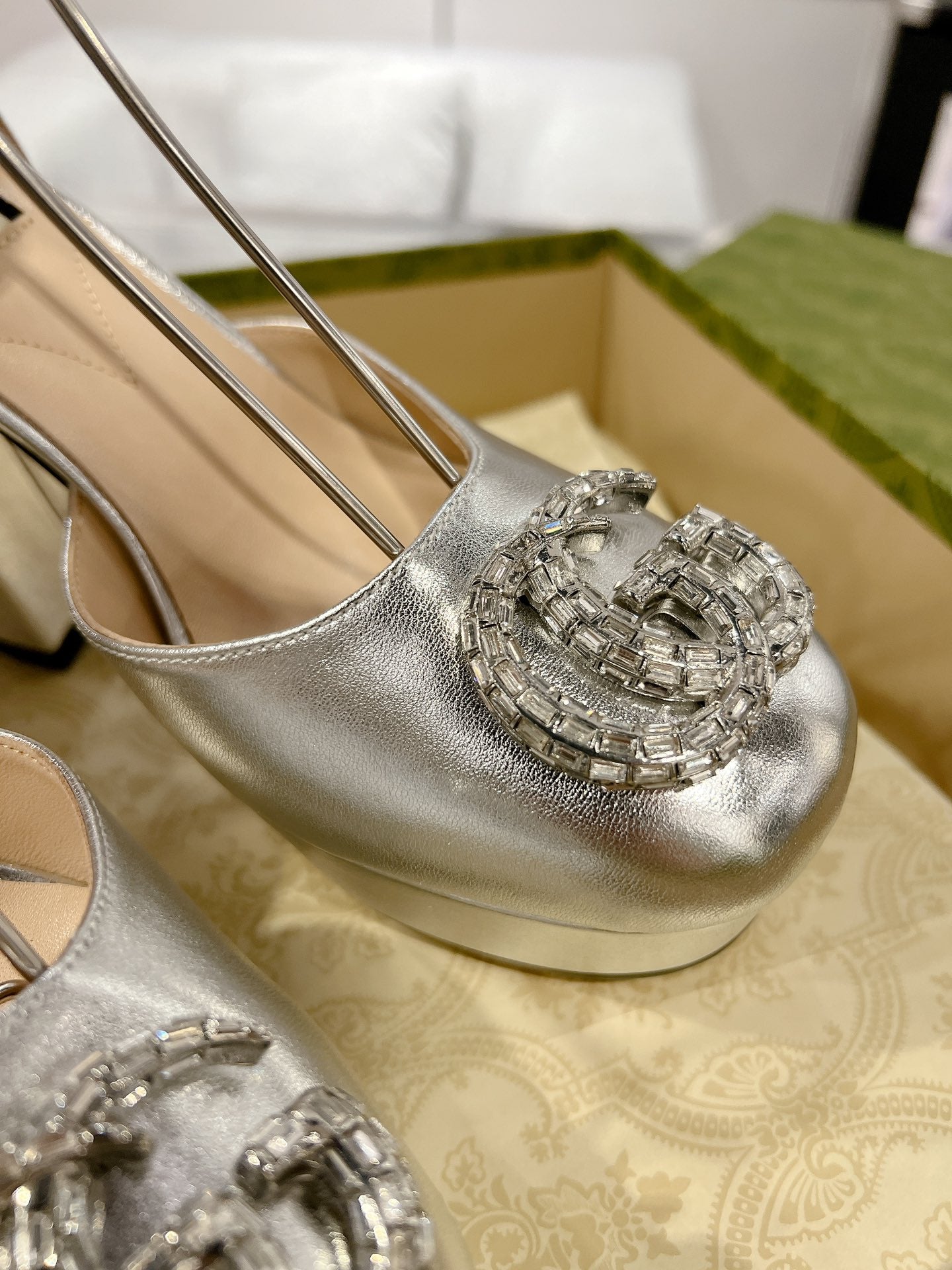 Gucc 25fw chunky heels with crystal diamond bling pumps