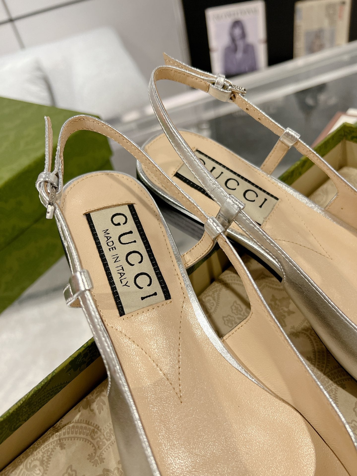 Gucc 25fw slingback flats with crystal diamond bling sandals