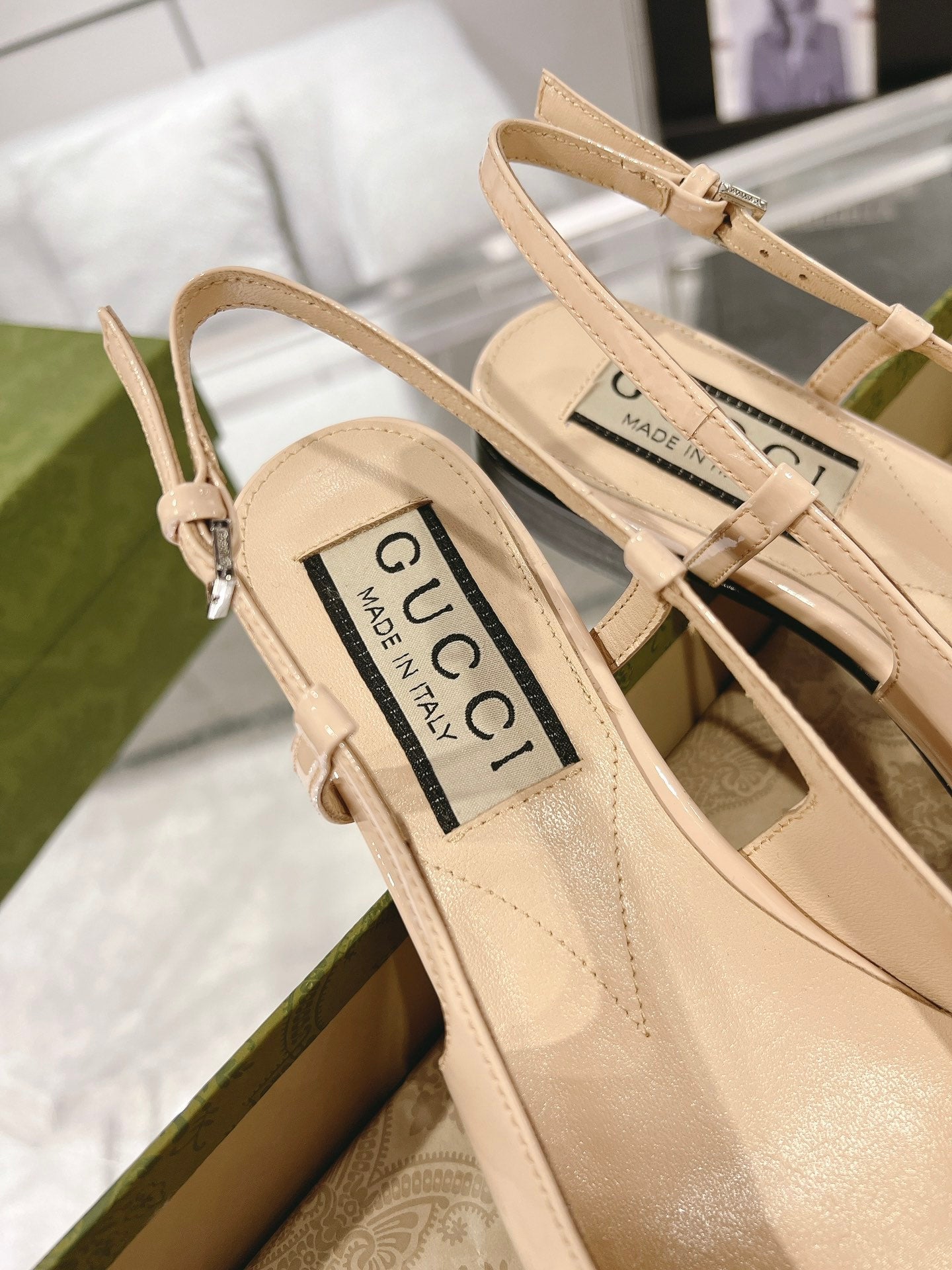 Gucc 25fw slingback flats with crystal diamond bling sandals