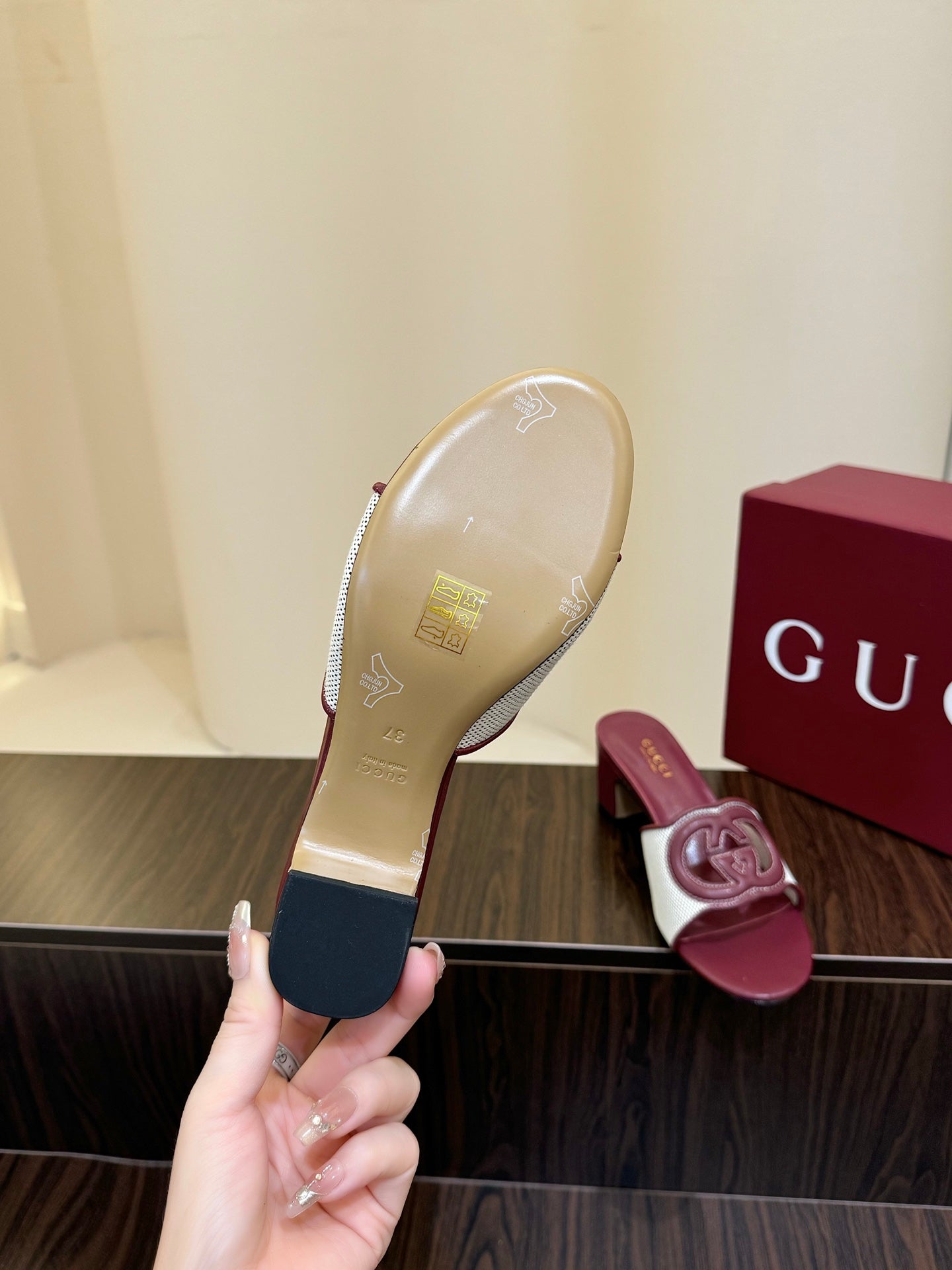 Gucc 25fw slide sandals