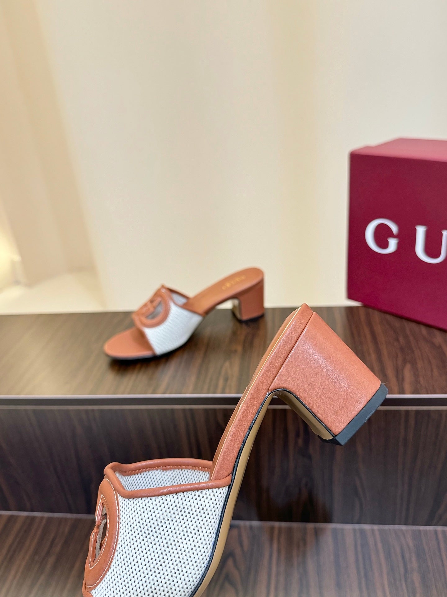 Gucc 25fw slide sandals