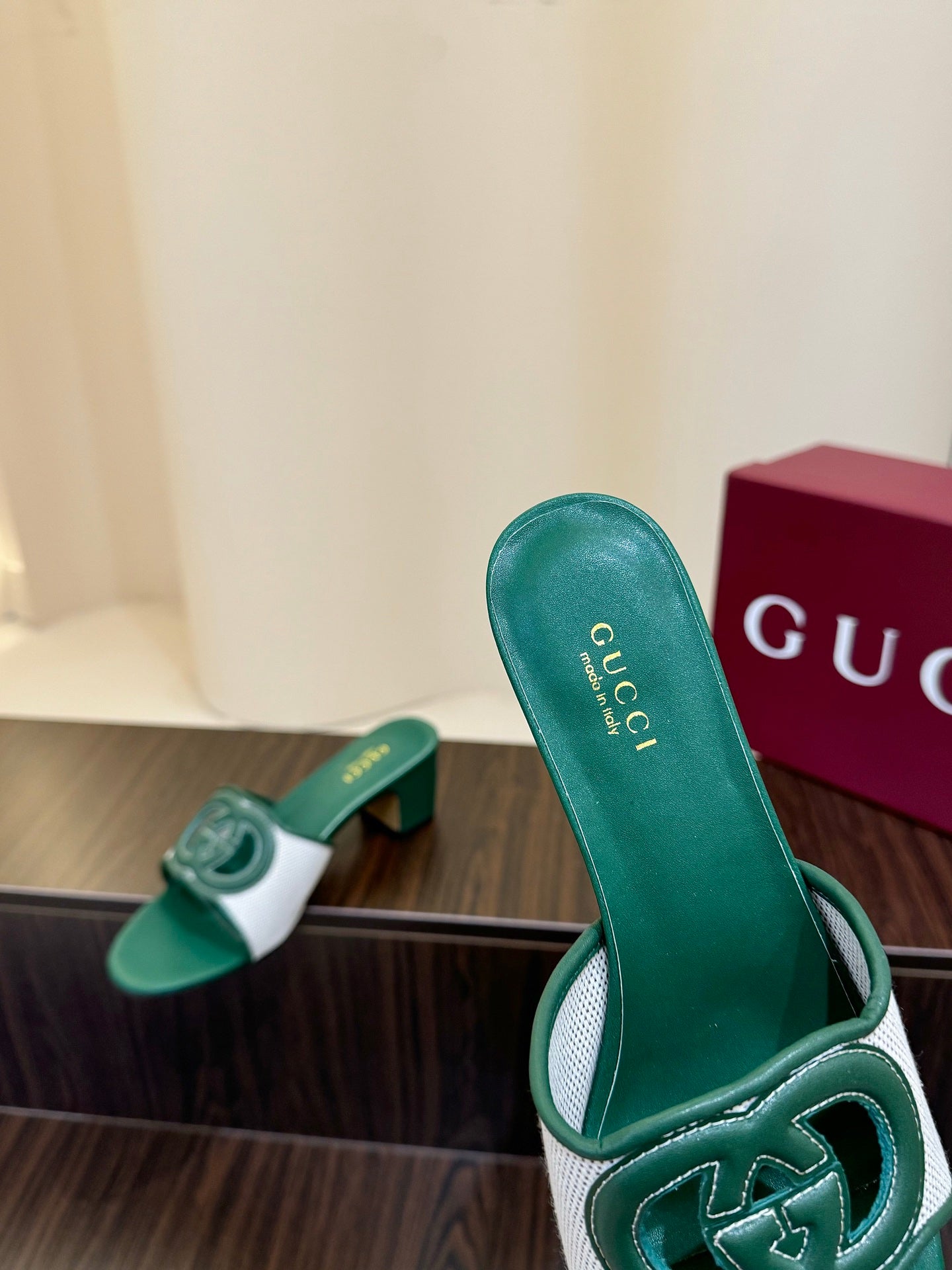 Gucc 25fw slide sandals