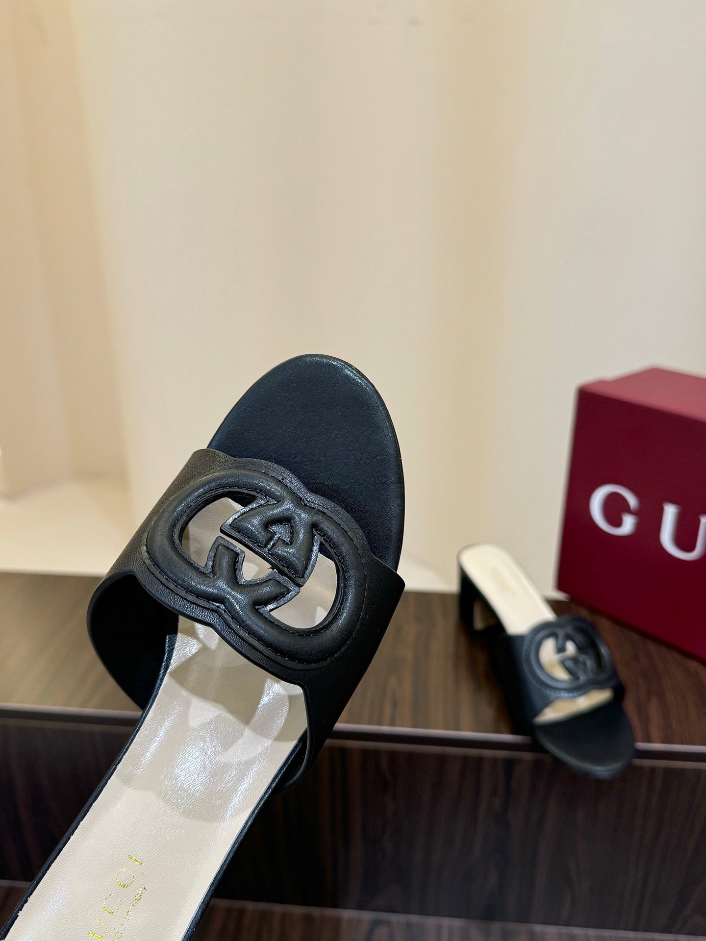 Gucc 25fw slide sandals