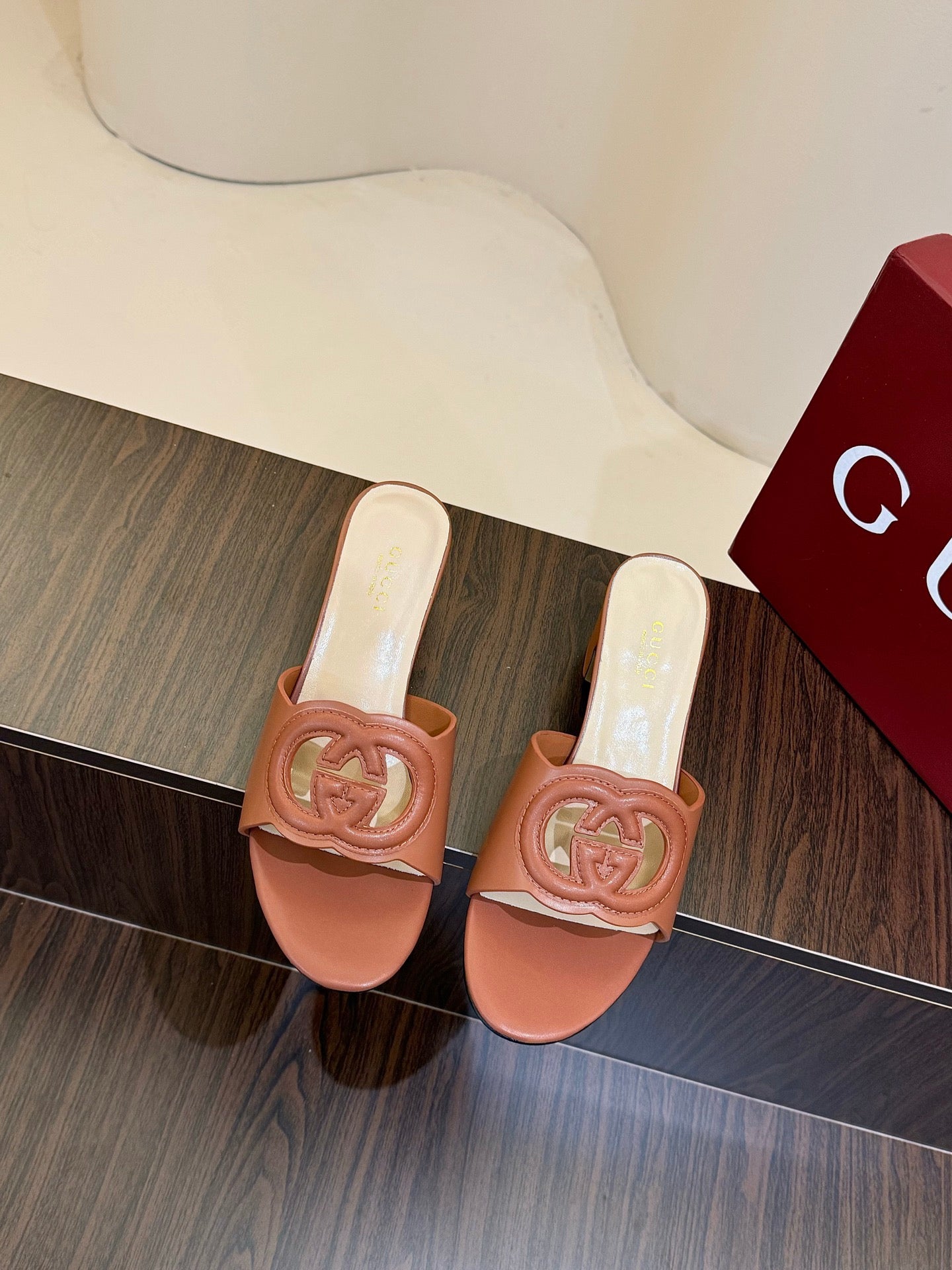 Gucc 25fw slide sandals