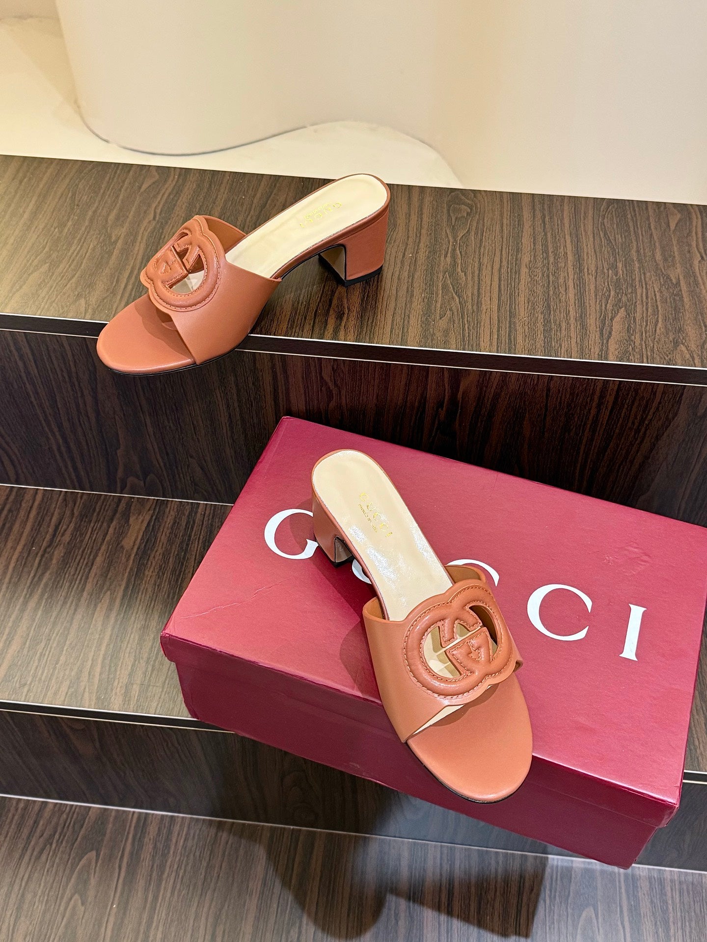 Gucc 25fw slide sandals